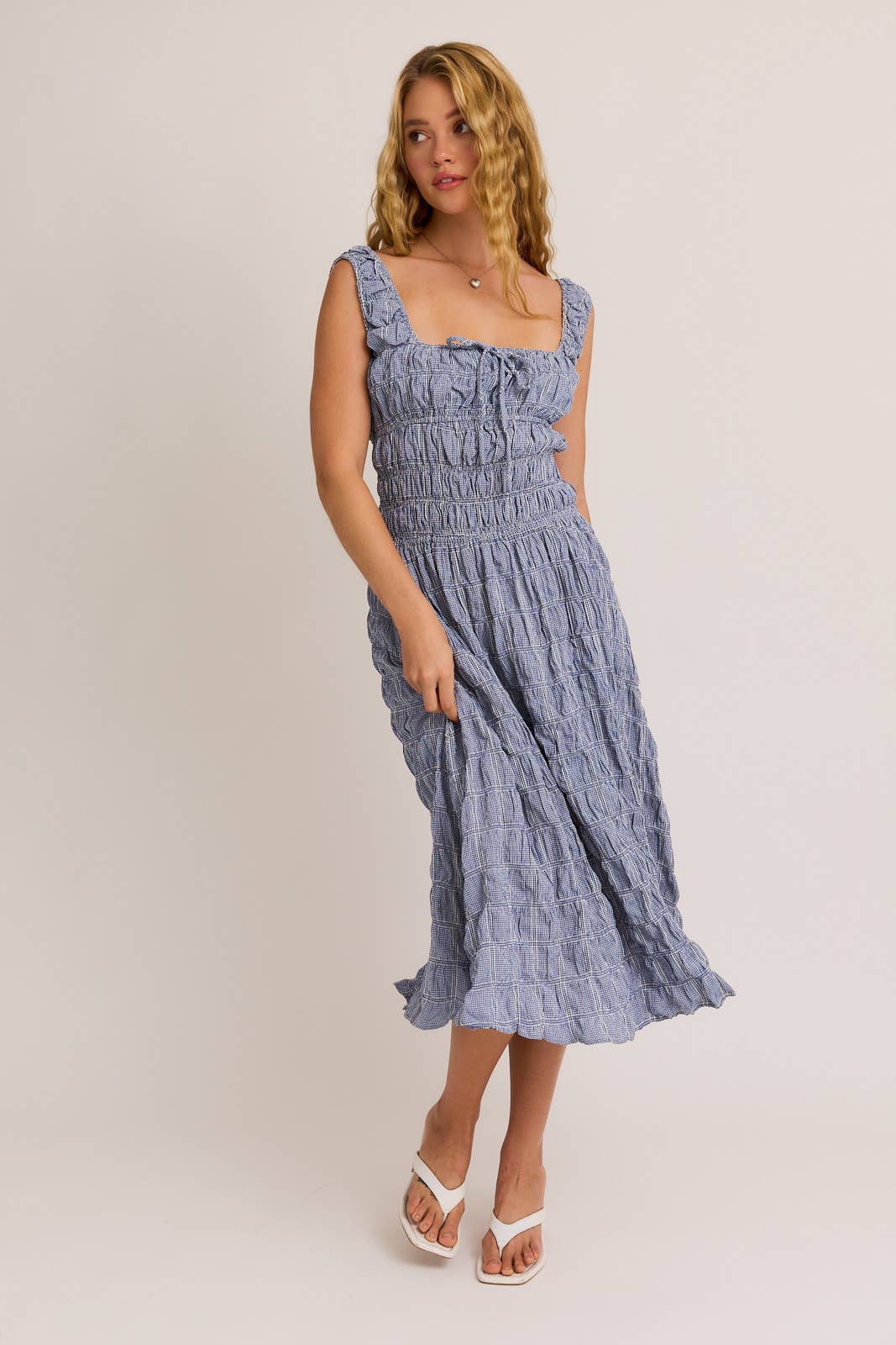 SQUARE NECK SLEEVELESS SMOCKING DETAIL MIDI DRESS
: WHITE-BLUE GINGHAM / SD2670