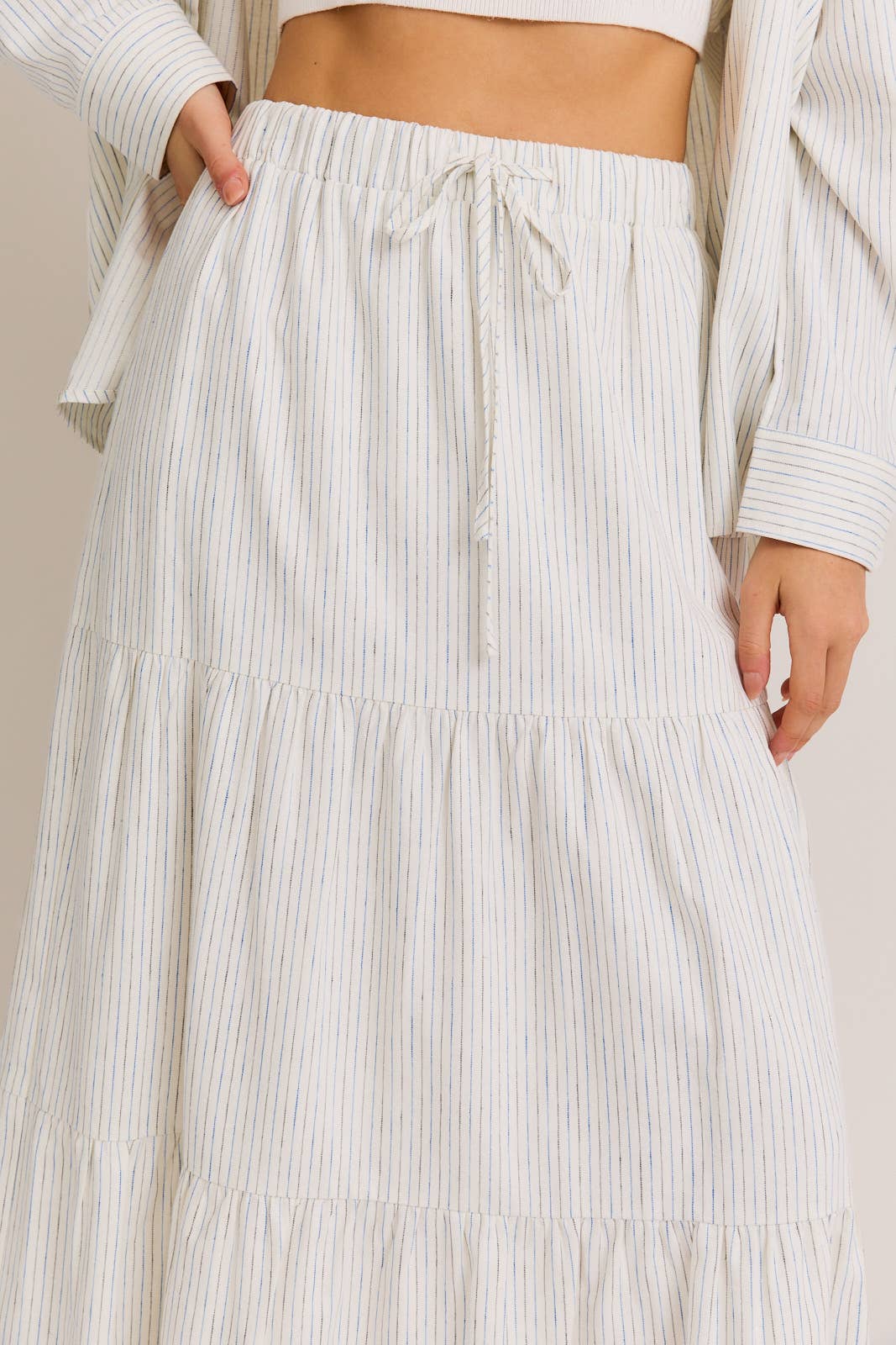 HIGH WAISTED STRIPED TIERED SKIRT: WHITE-BLUE STRIPE / IS5097