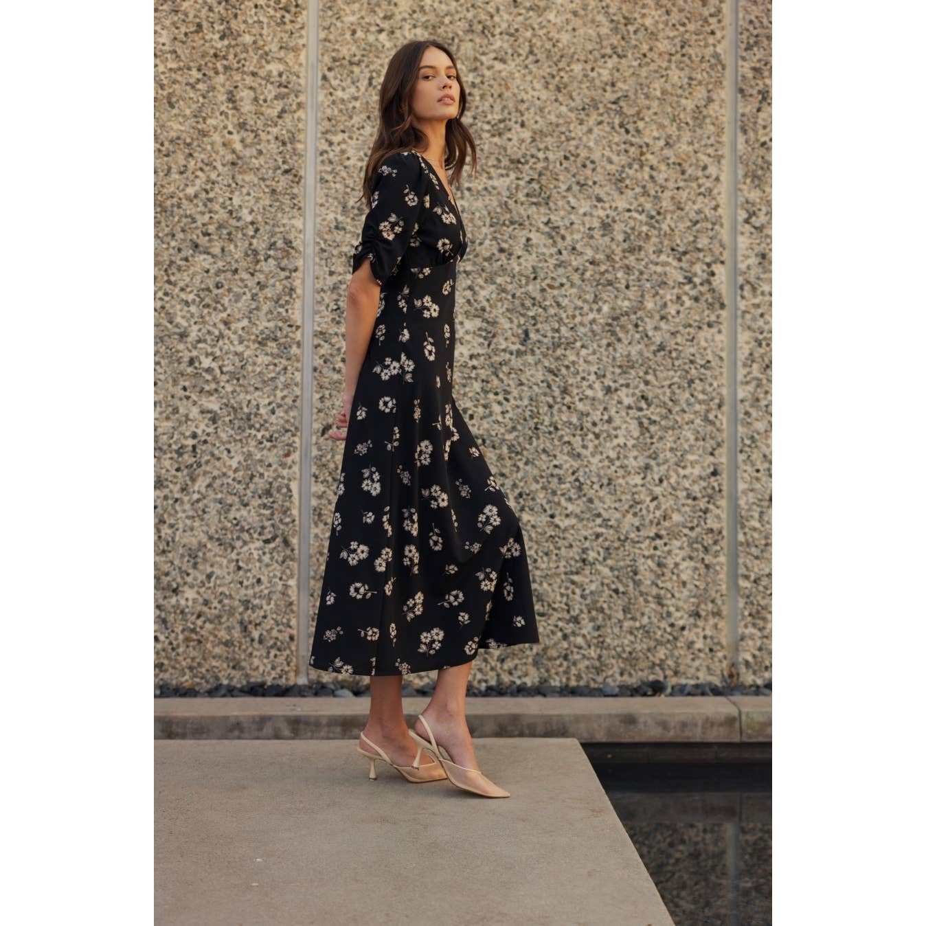FLOWER PRINT V NECK MIDI DRESS: Black / FD68112_1