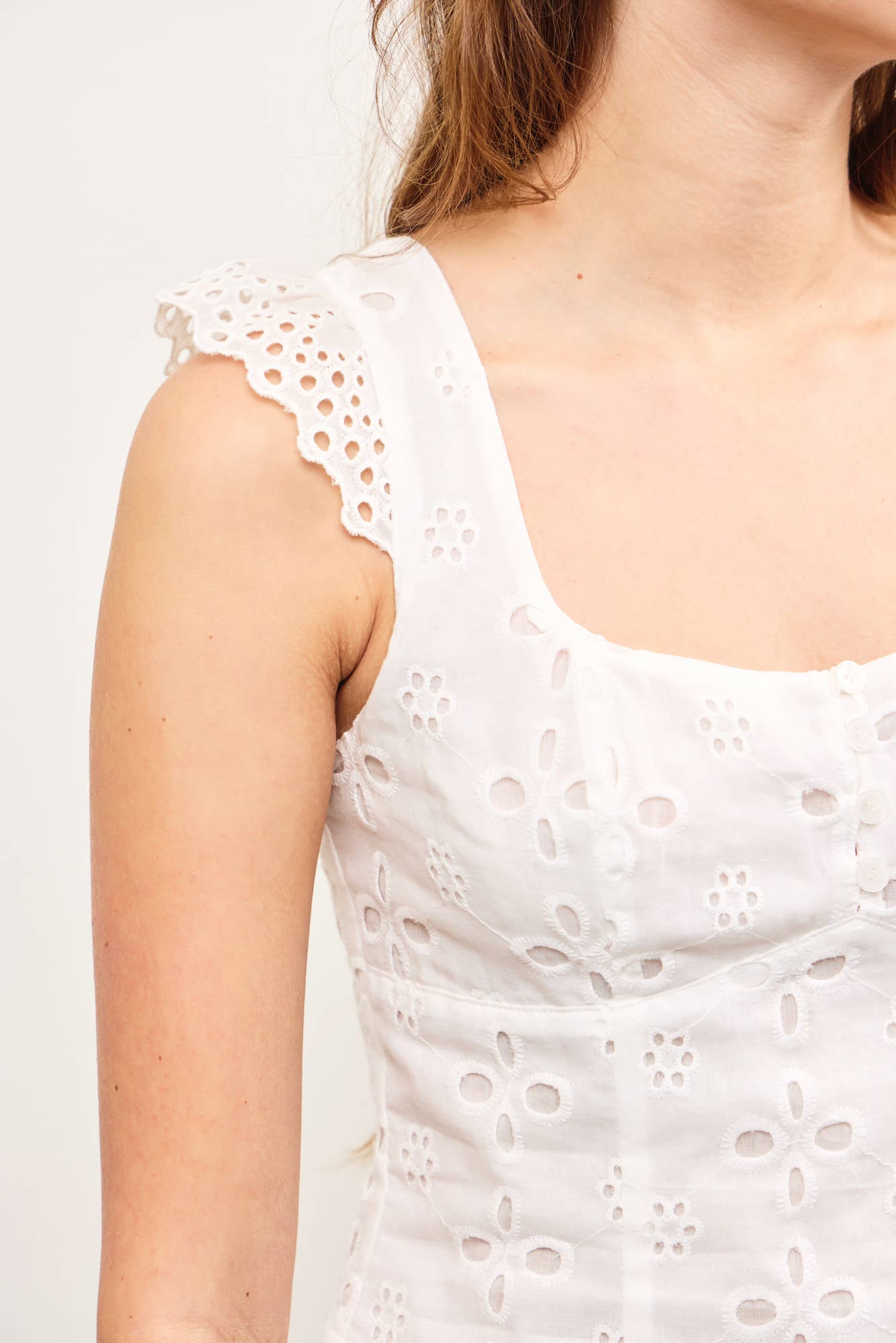 TIED BACK EYELET LACE CAP SLEEVE TOP: White / S24508