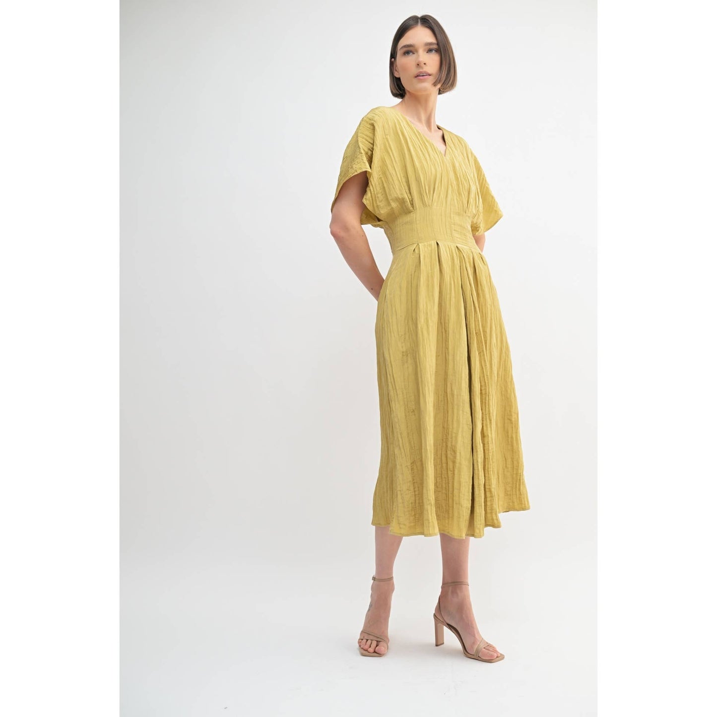 TEXTURE WOVEN V NECK PLEAT DETAIL MIDI DRESS: FAWN / FD67945_1