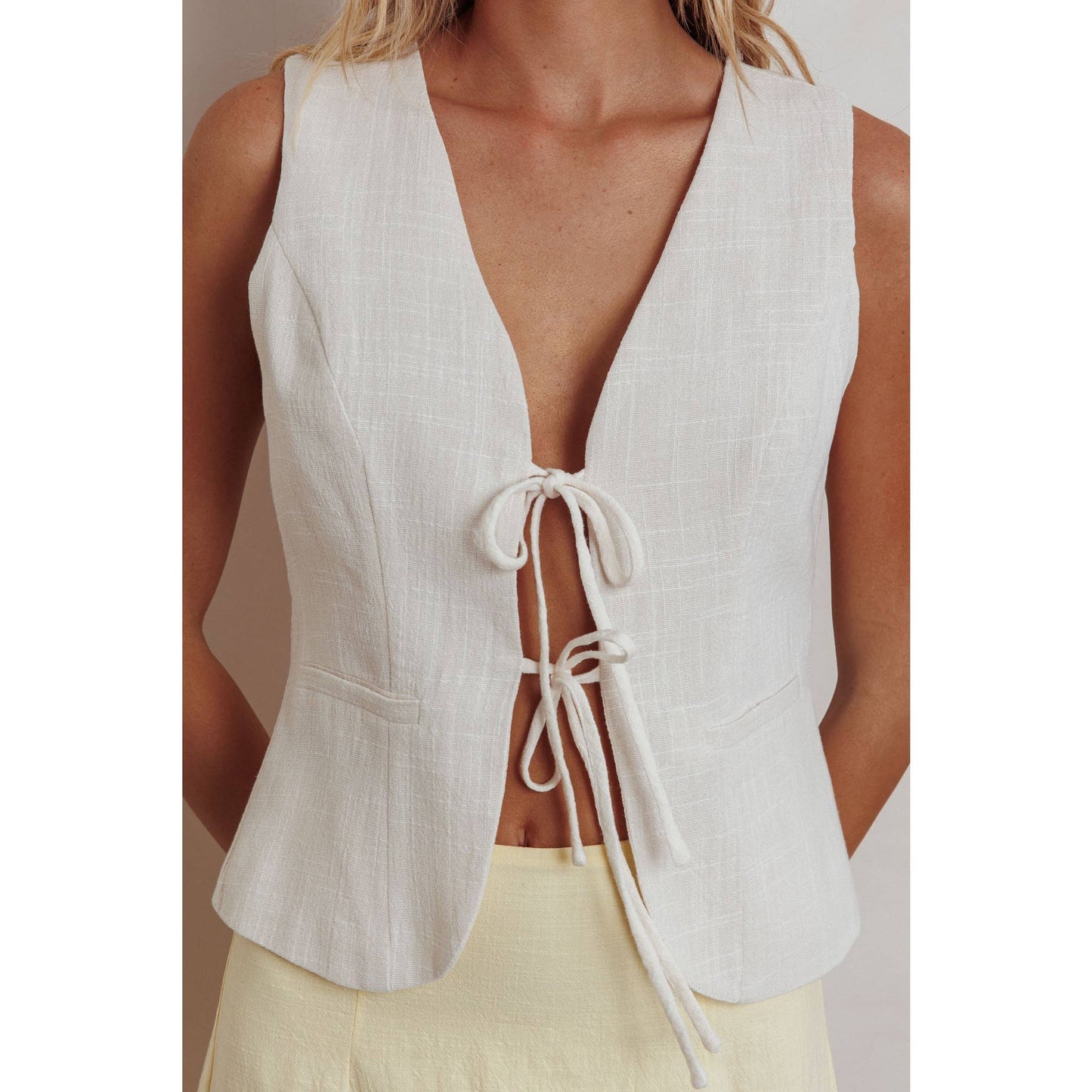 SLEEVELESS LINEN VEST TOP / 64681J-T: LIGHT BEIGE