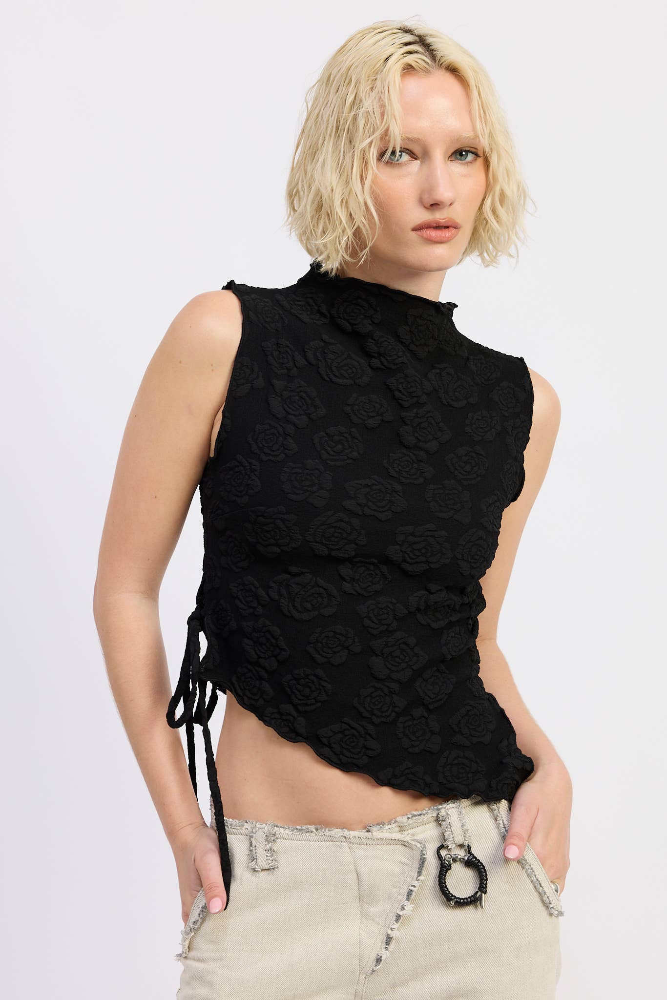 MOCK NECK SLEEVELESS TOP WITH SIDE TIE: BLACK / IPG3229T