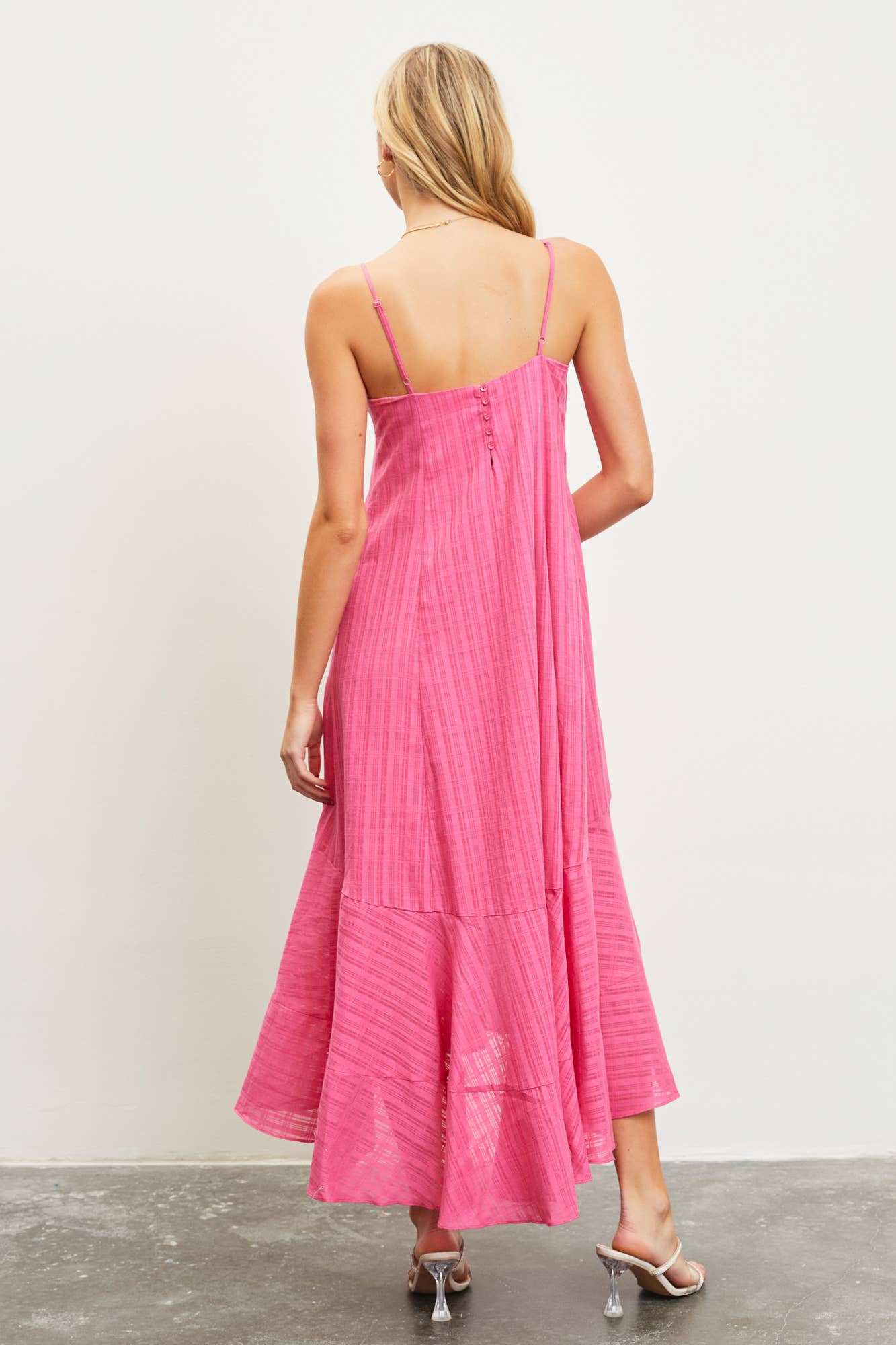 BUTTON BACK DETAIL CAMI DRESS: OFF WHITE / S23135