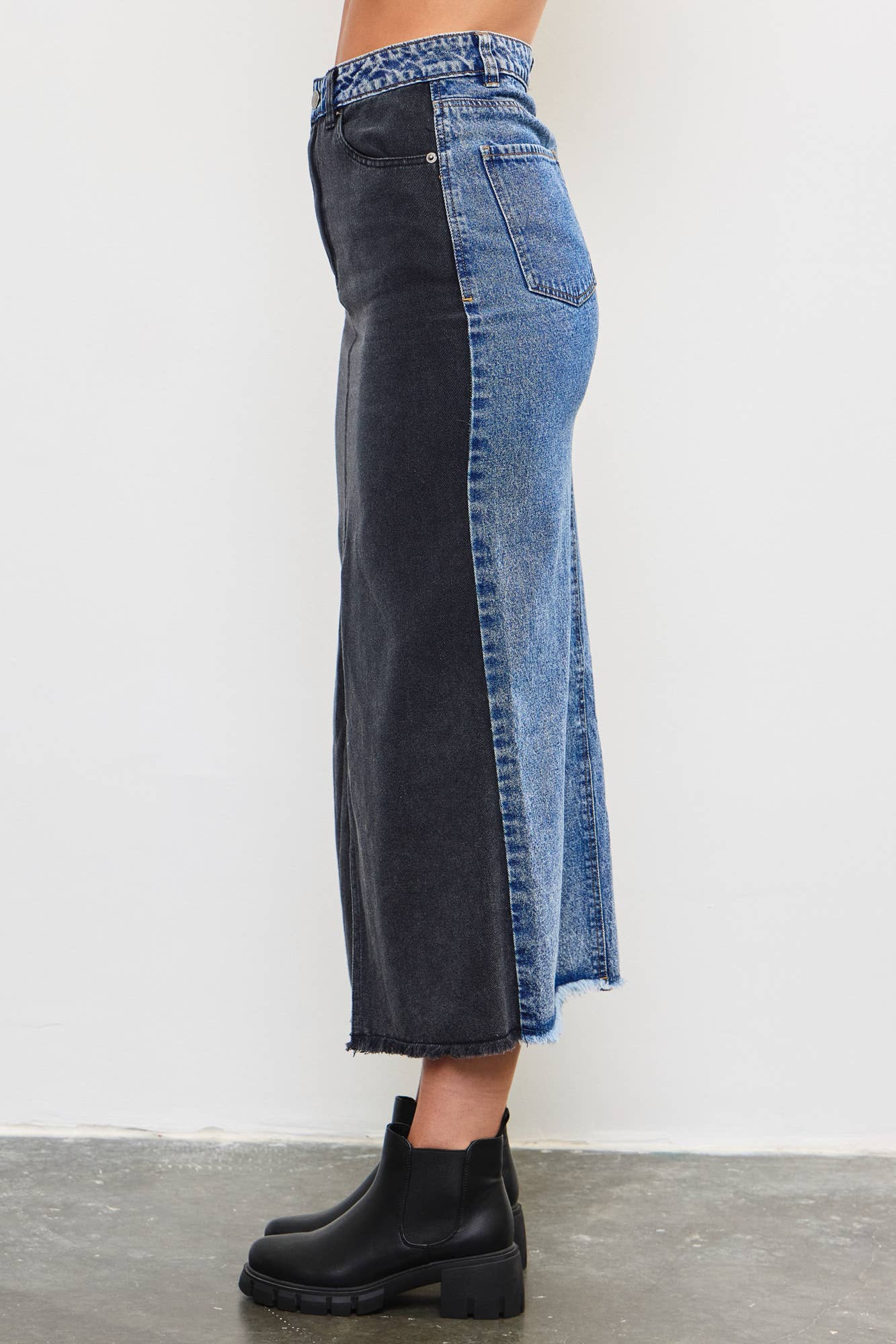 FRONT SLIT DENIM SKIRT: WASHED DENIM / DS0666
