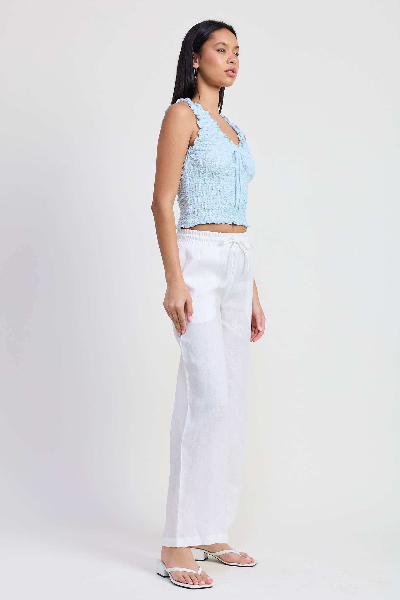 SLEEVELESS RUFFLE TOP: BLACK / IPK2054T