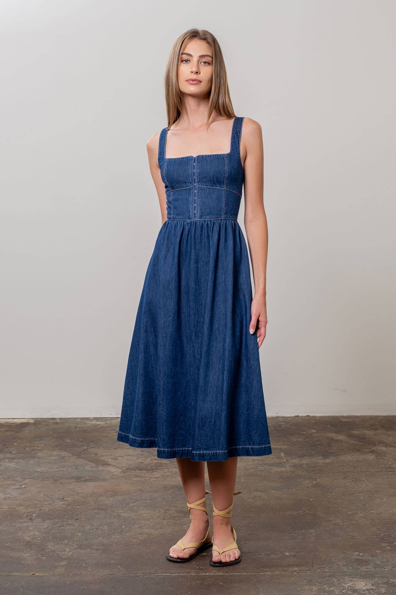 DENIM HOOF FRONT MIDI DRESS: MR9150_DENIM