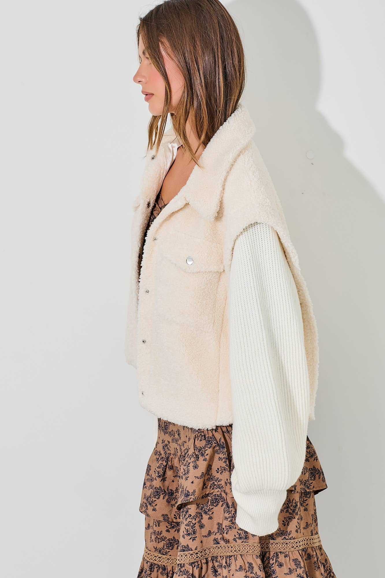TWO MATERIAL FAUX FUR VEST JACKET: TAUPE / BJ1287