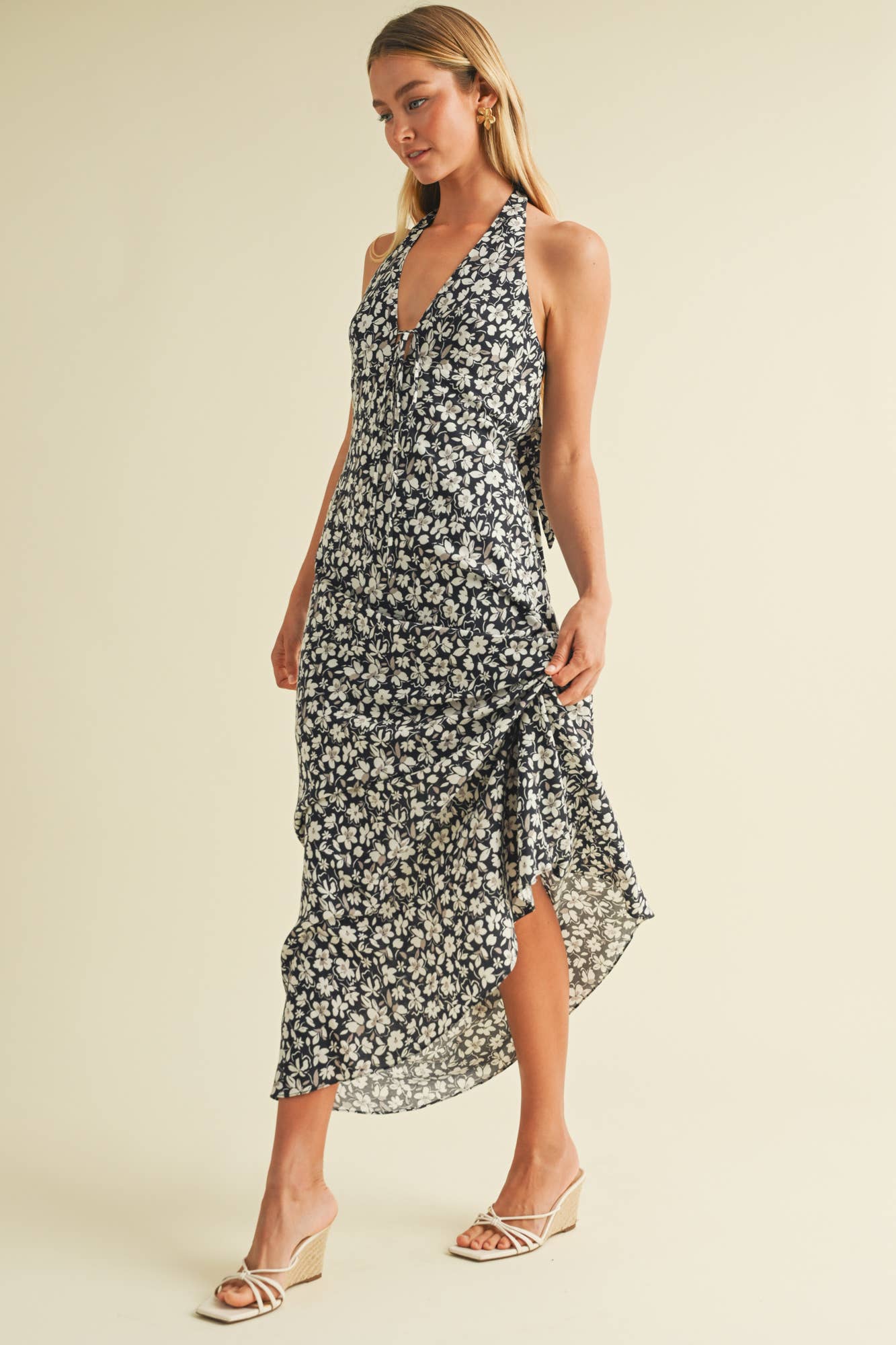 PRINTED HALTER NECK TIE DRESS: GRAPHITE / S25342UGK