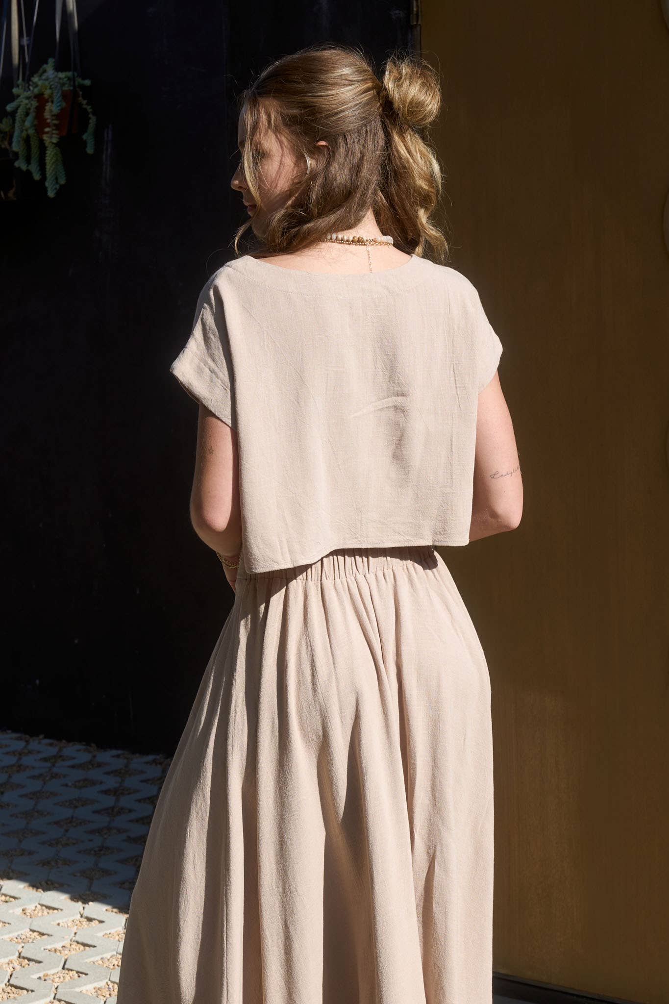B5SX1033-T BOXY LINEN BLOUSE: LIGHT TAN