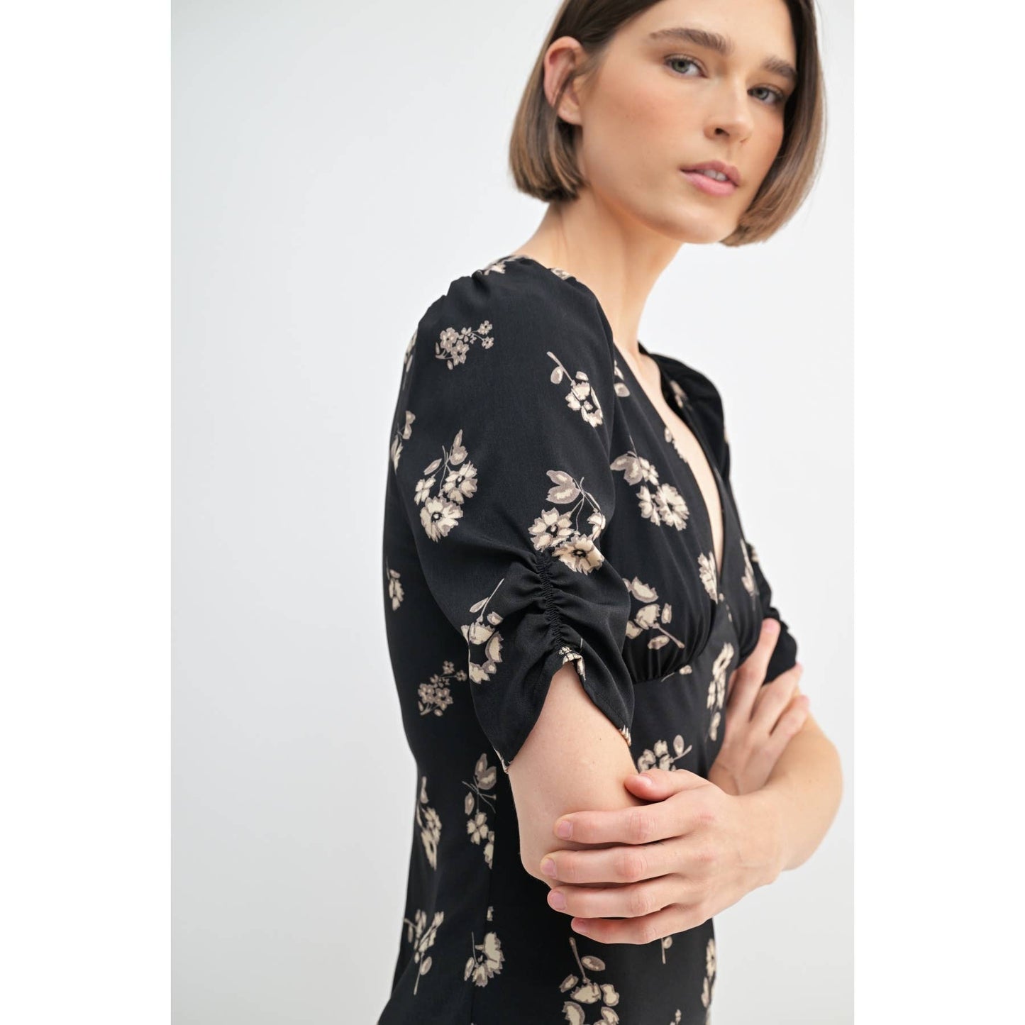 FLOWER PRINT V NECK MIDI DRESS: Black / FD68112_1