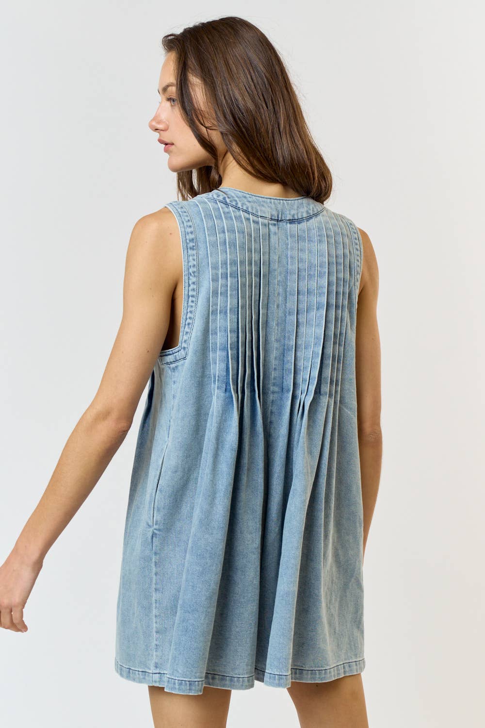 ILR3809 PLEATED DENIM SLEEVELESS ROMPER: DENIM