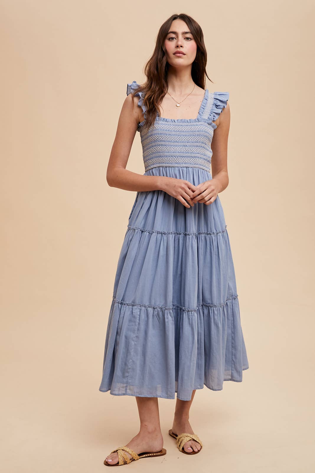 CONTRAST STITCHED SMOCKED MAXI DRESS: AIRY BLUE / ILD6242