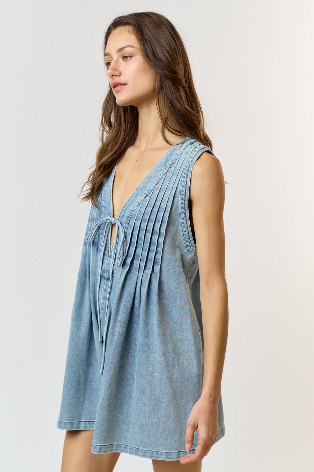ILR3809 PLEATED DENIM SLEEVELESS ROMPER: DENIM
