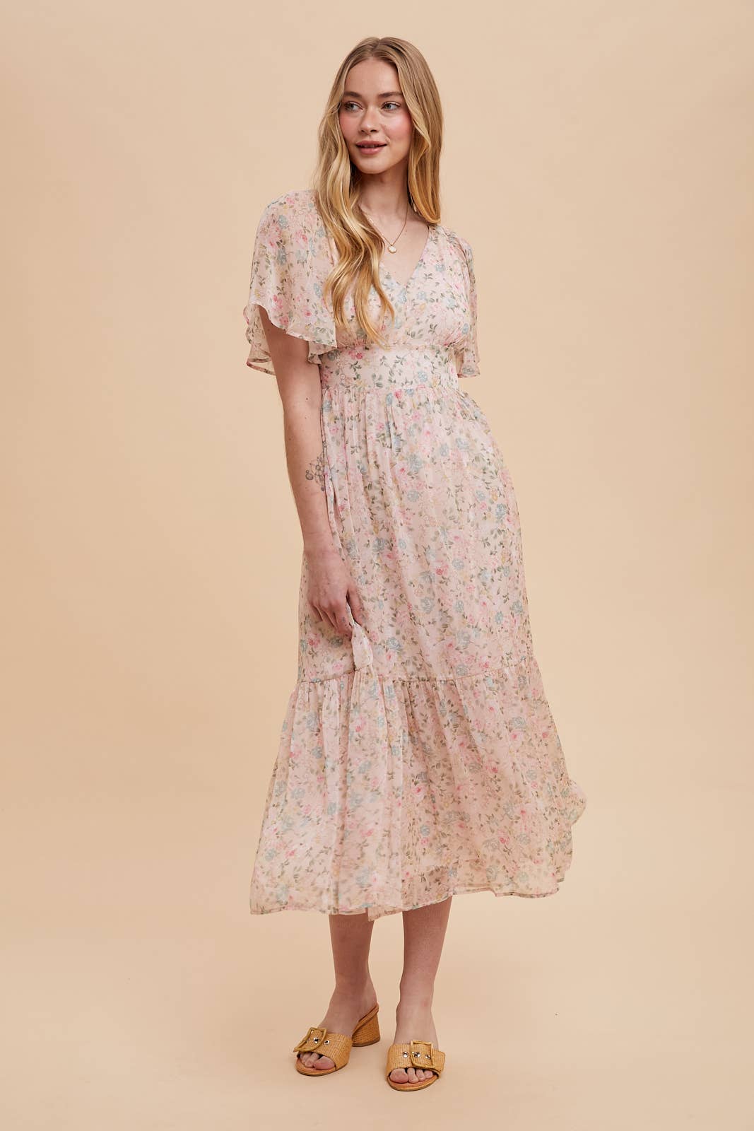 FLORAL FLUTTER SLEEVE MAXI DRESS: CREME GARDEN FLORAL / ILD6292