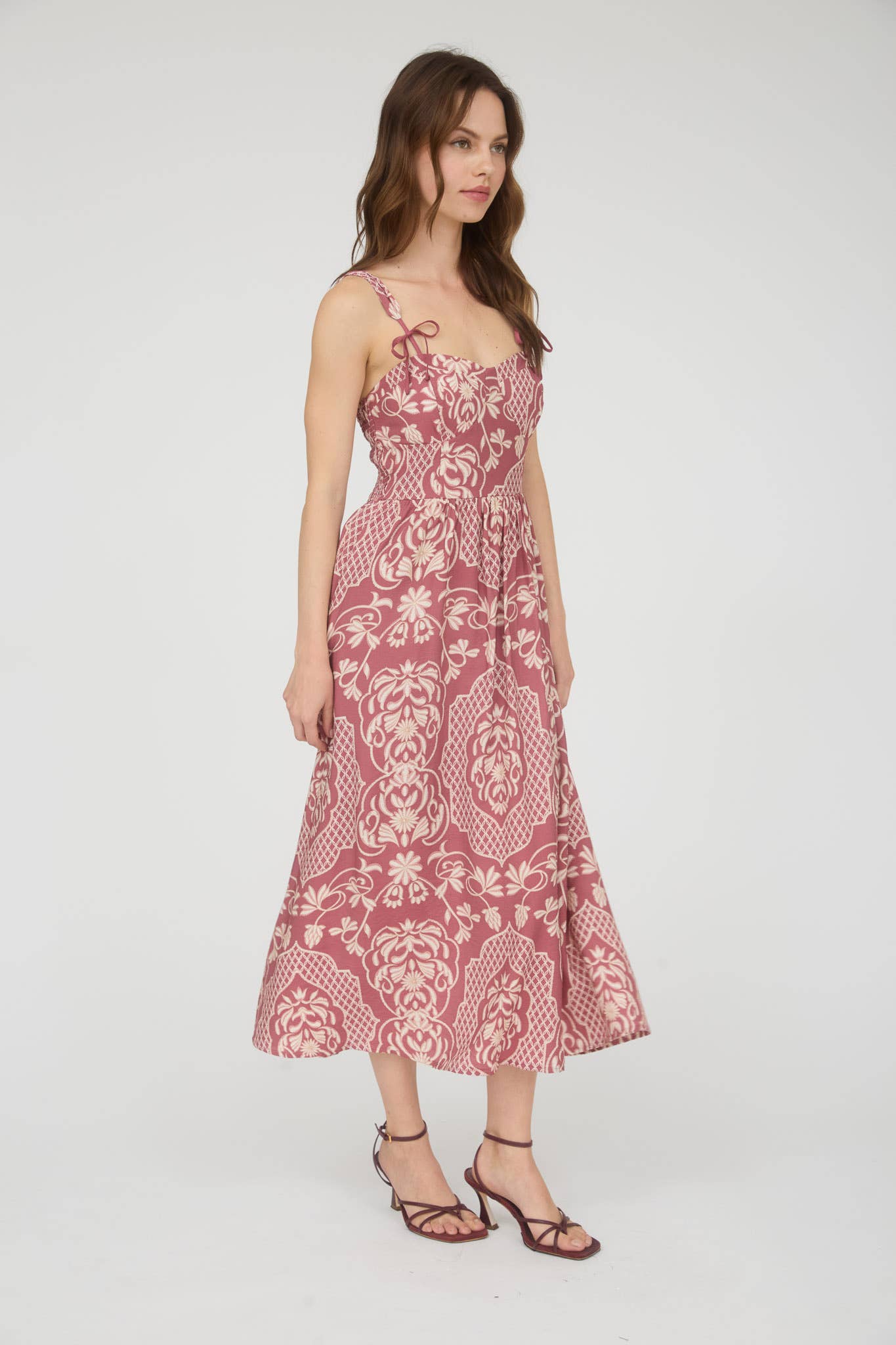 FLORAL DAMASK BOW DETAIL SLEEVELESS MIDI DRESS: DARK MAUVE CR2647