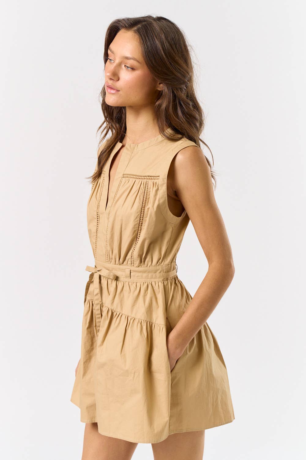 ILR5252 SLEEVELESS WAIST TIE ROMPER : OFF WHITE