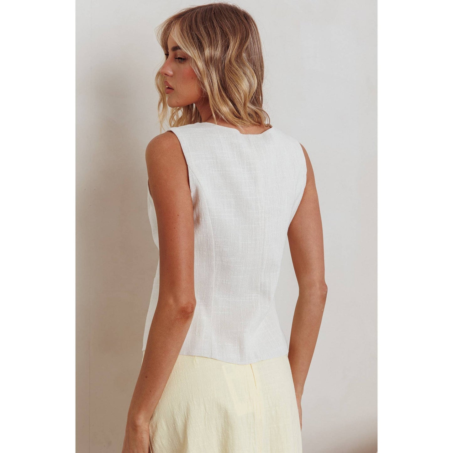 SLEEVELESS LINEN VEST TOP / 64681J-T: LIGHT BEIGE