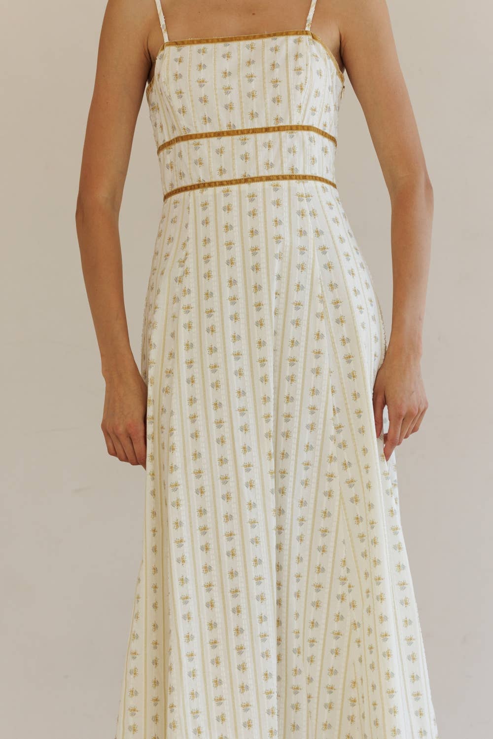 JD7723-FLORAL STRIPED MIDI DRESS: CREAM/YELLOW FLORAL