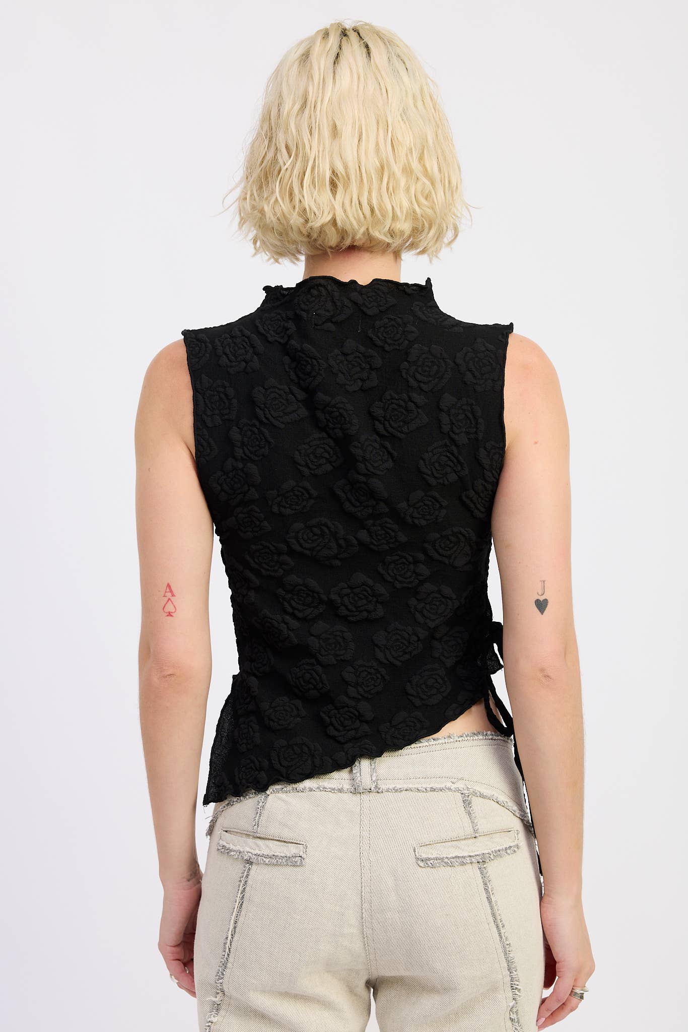 MOCK NECK SLEEVELESS TOP WITH SIDE TIE: BLACK / IPG3229T