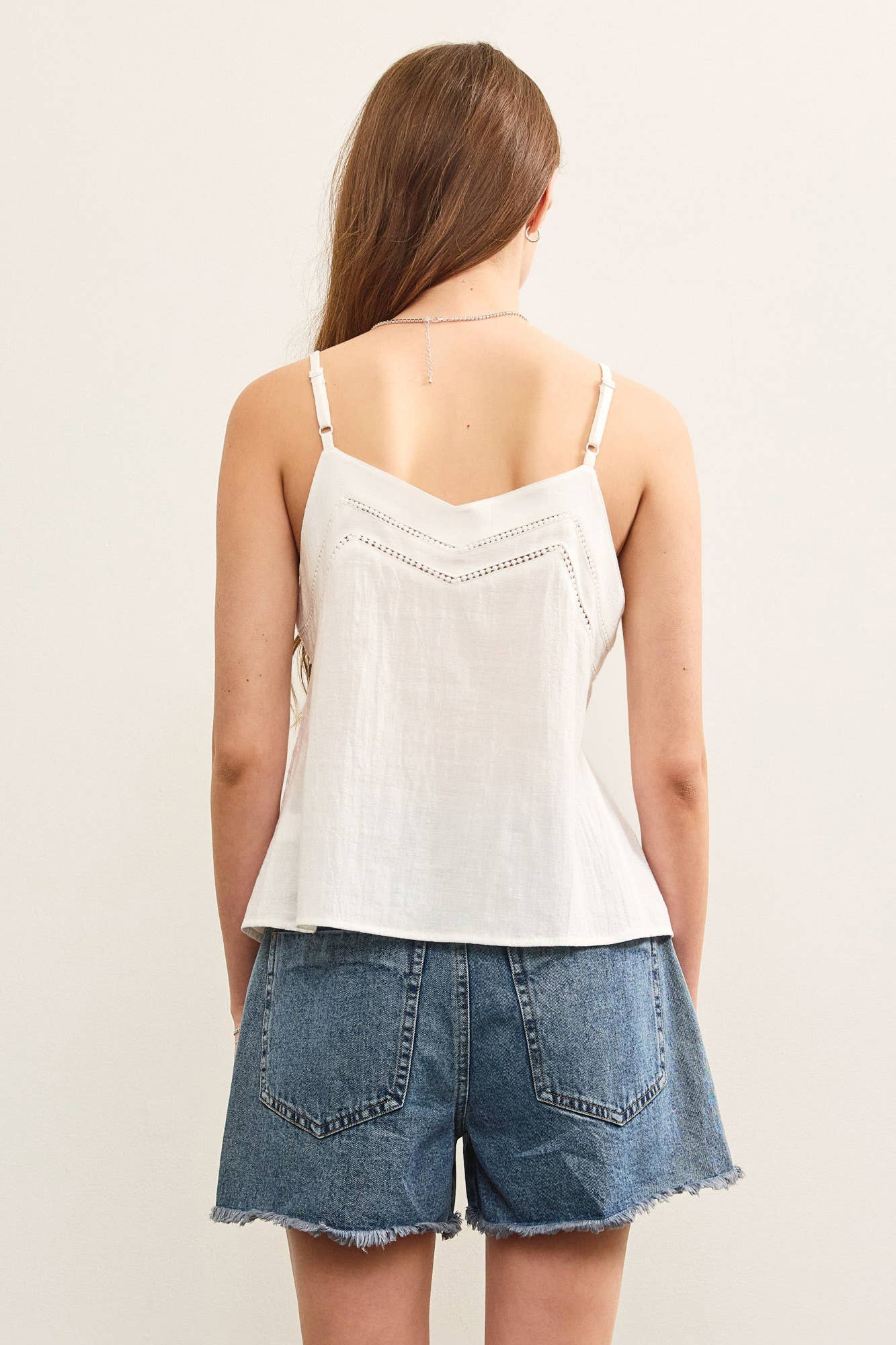 BUTTON CLOSURE V NECK PINTUCK CAMI TOP: Beige / S24340
