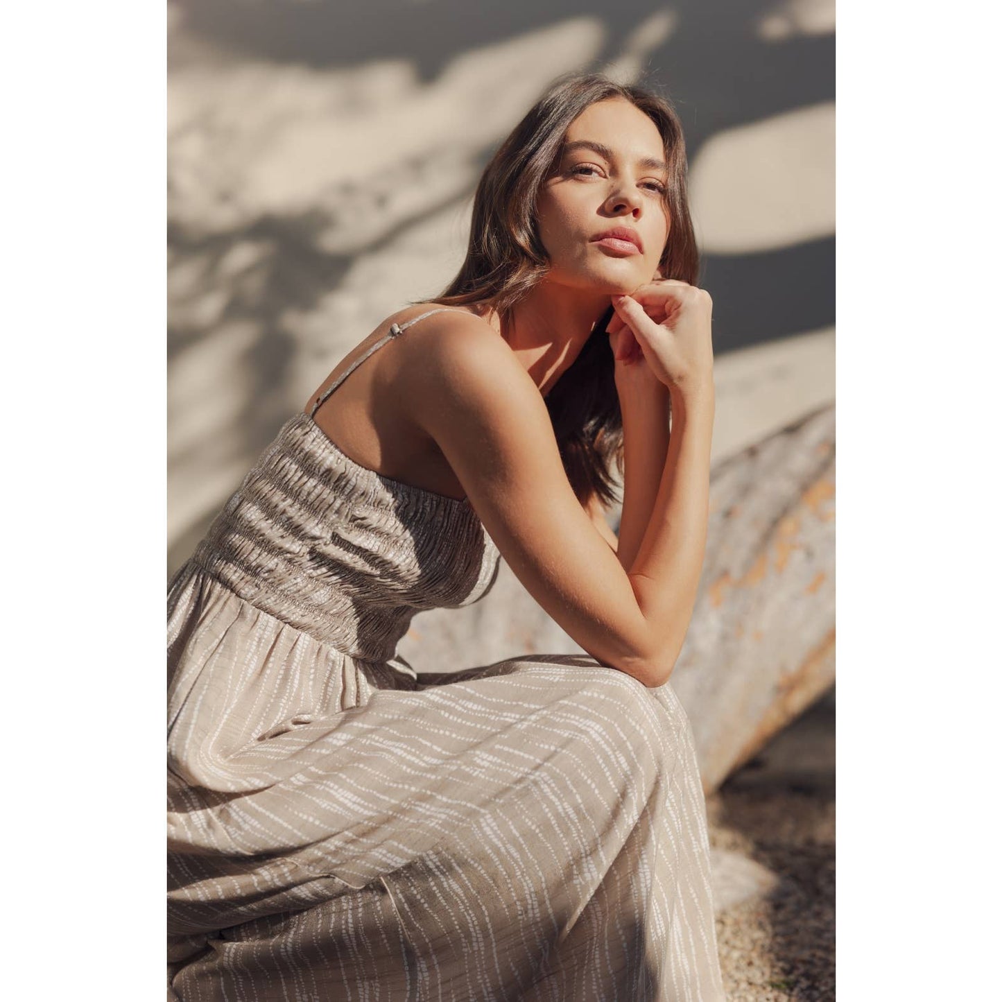 ABSTRACT PRINT SMOCKING DETAIL MIDI DRESS: Taupe / FD67696_1