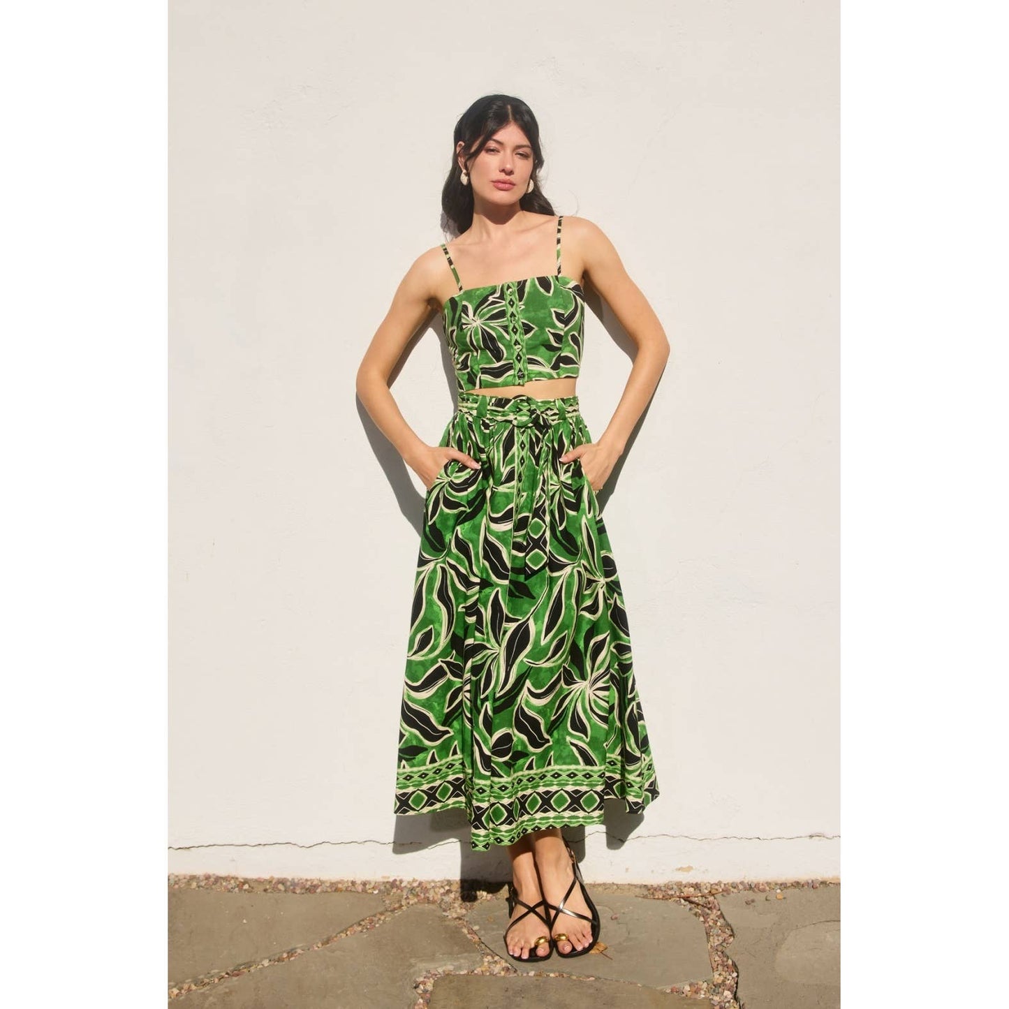 Elegant Perception Button Front Crop Top: BANANA PALM / FT12806-P1875
