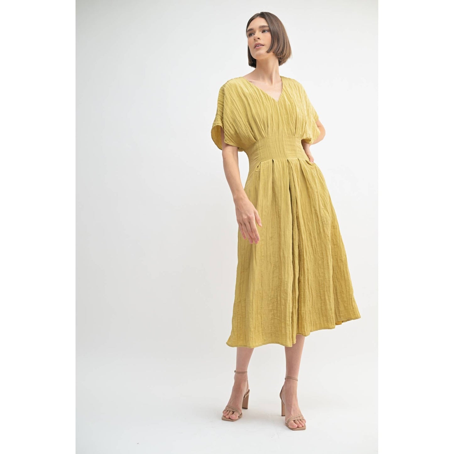TEXTURE WOVEN V NECK PLEAT DETAIL MIDI DRESS: FAWN / FD67945_1