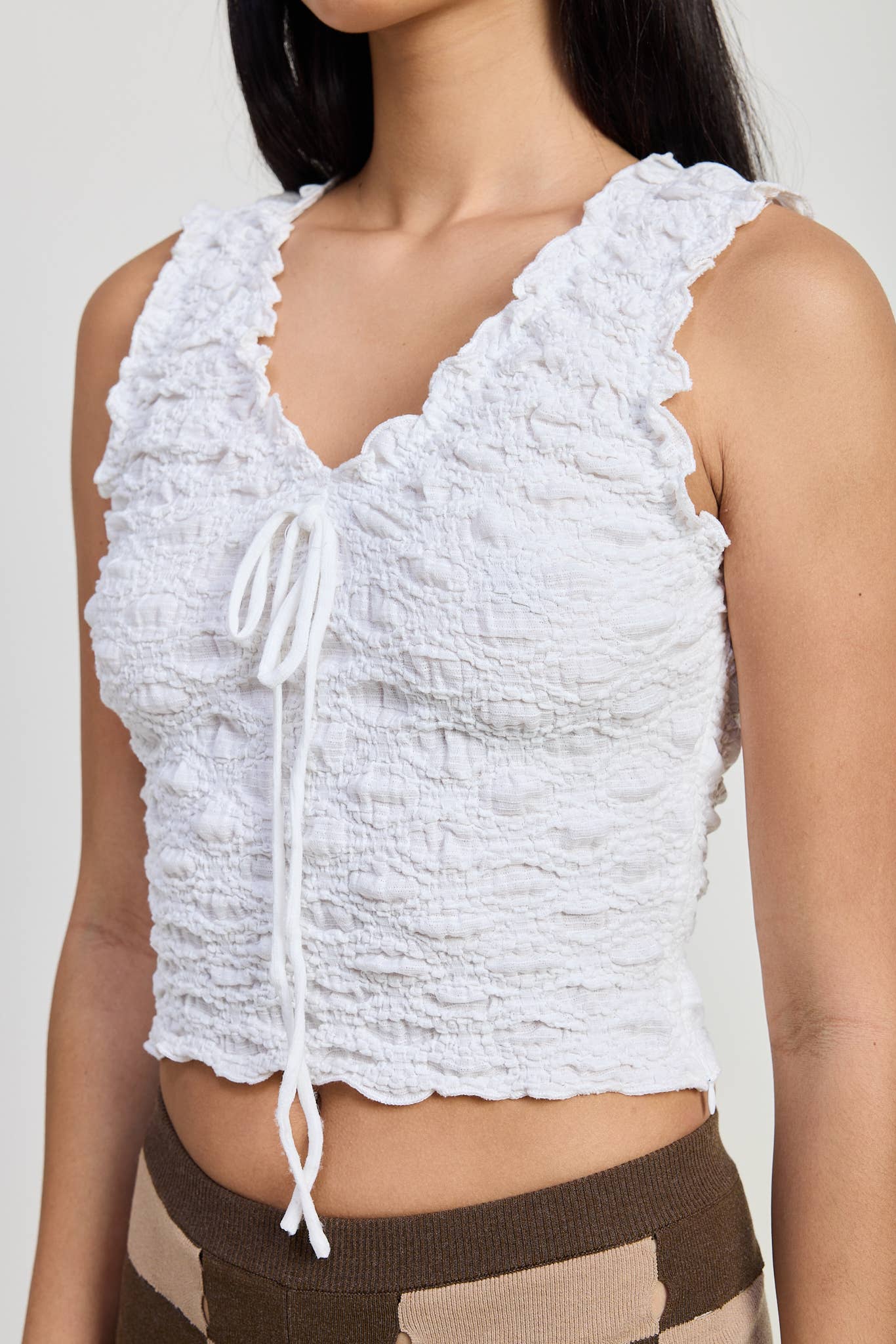 SLEEVELESS RUFFLE TOP: BLACK / IPK2054T