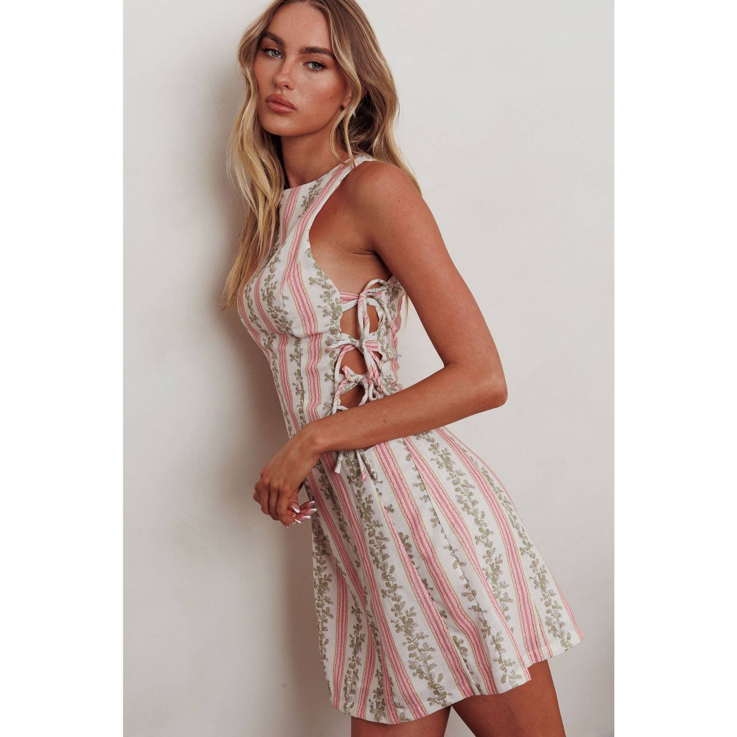EMBROIDERED FLORAL MINI DRESS: GREEN / ST5157J