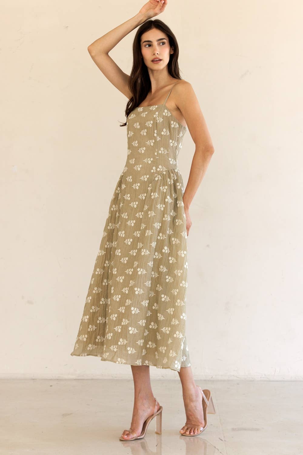 JD7742-FLORAL EMBROIDERED MIDI DRESS: TAUPE/IVORY