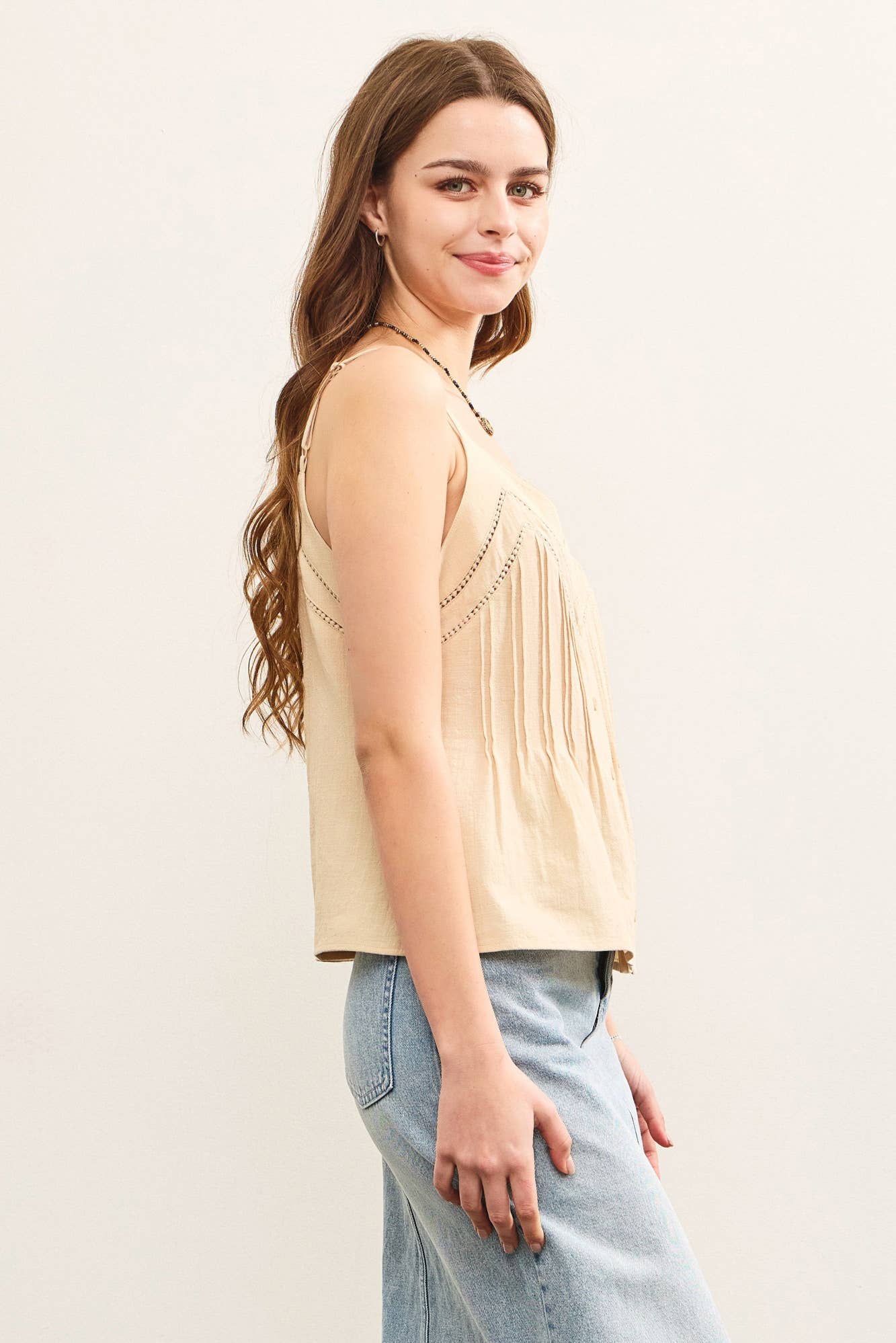 BUTTON CLOSURE V NECK PINTUCK CAMI TOP: Beige / S24340