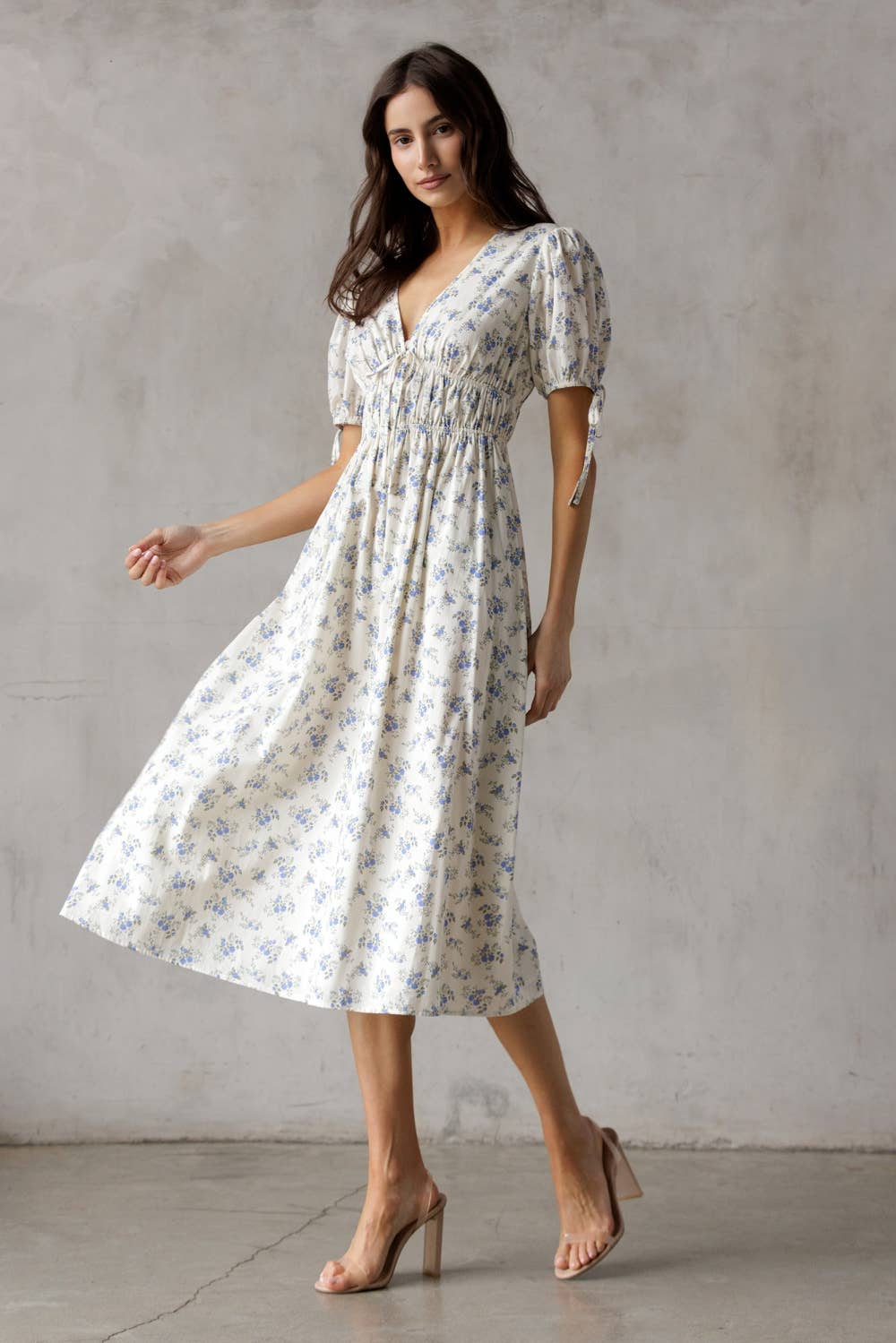 JD7575-IVORY BLUE FLORAL MIDI DRESS: IVORY/BLUE FL