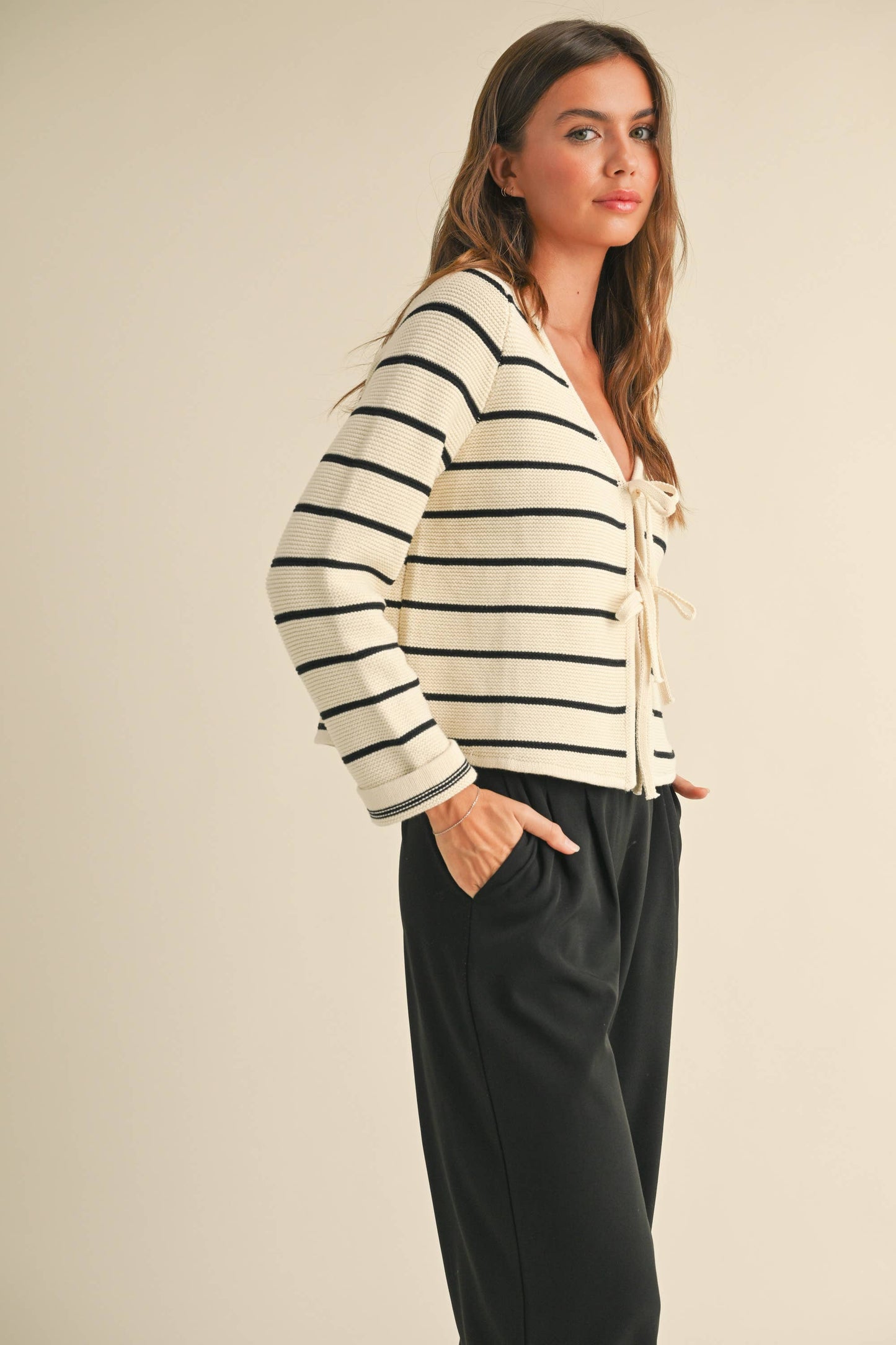 J4757   STRIPED TIED FRONT CARDIGAN: MOCHA/WHITE