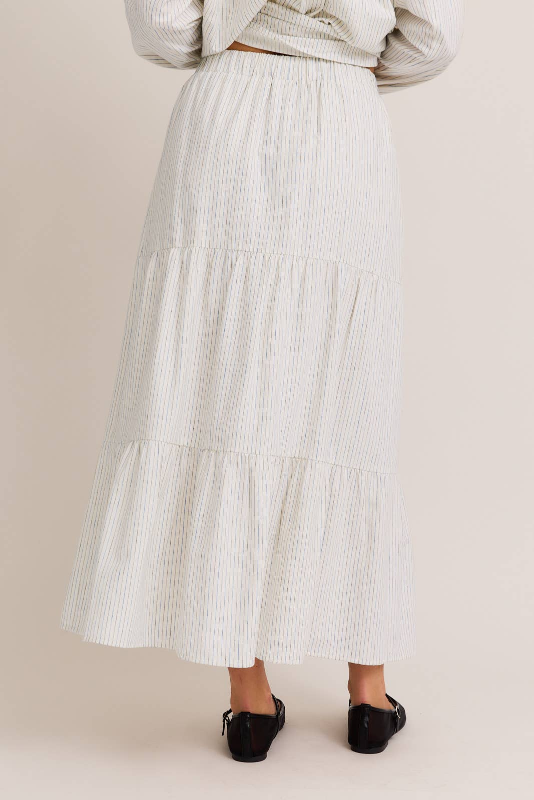 HIGH WAISTED STRIPED TIERED SKIRT: WHITE-BLUE STRIPE / IS5097
