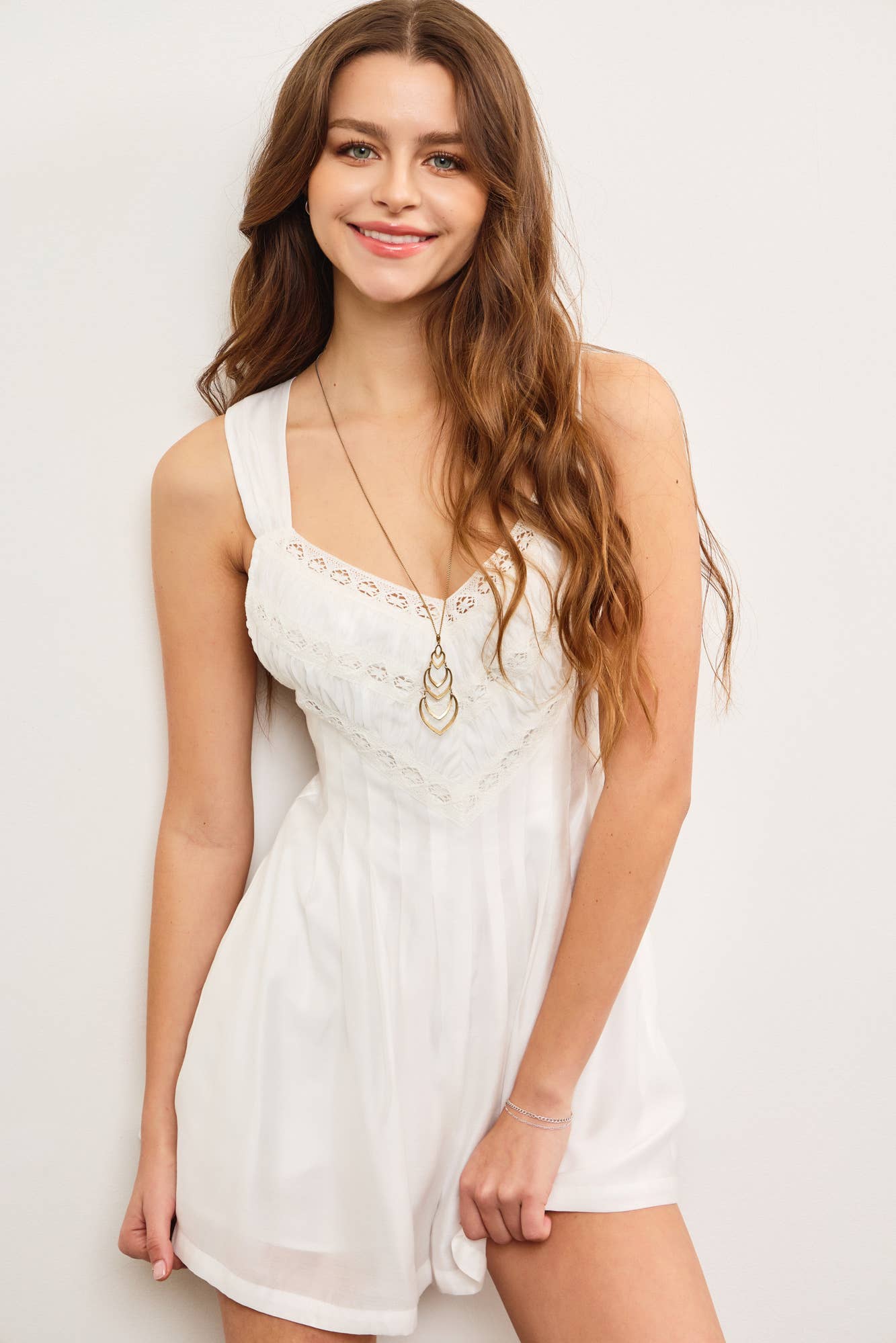 EMBROIDERED PLEATS SLEEVELESS ROMPER: White / S23068