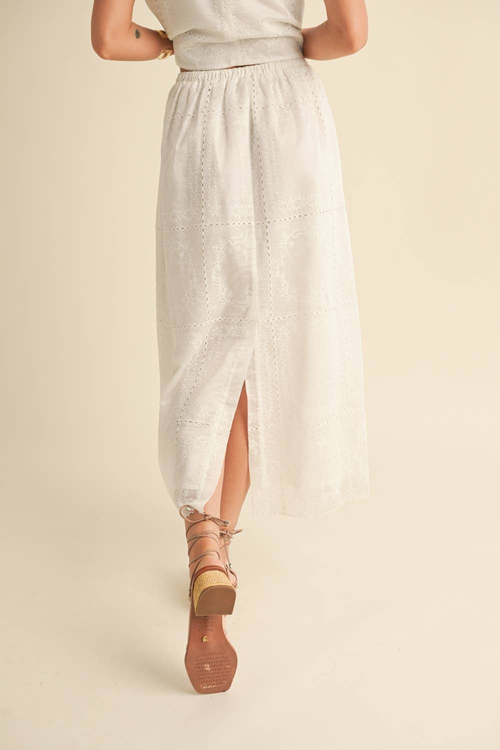 S4843ST EYELET DETAIL SKIRT: WHITE