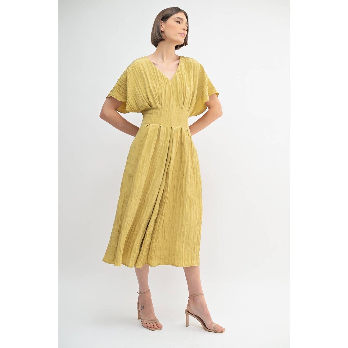 TEXTURE WOVEN V NECK PLEAT DETAIL MIDI DRESS: FAWN / FD67945_1