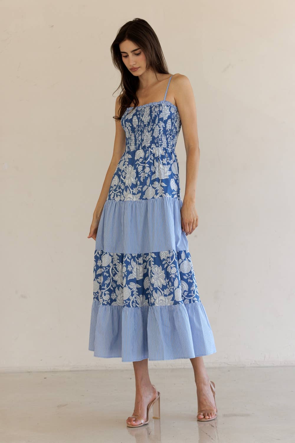 JD7666-FLORAL PRINTED MIDI DRESS: BLUE/ WHITE
