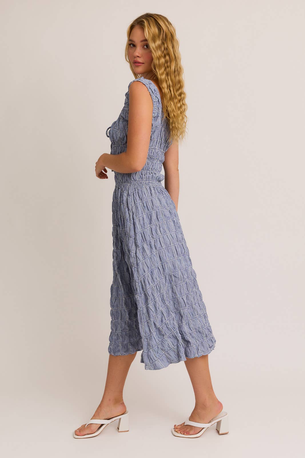 SQUARE NECK SLEEVELESS SMOCKING DETAIL MIDI DRESS
: WHITE-BLUE GINGHAM / SD2670