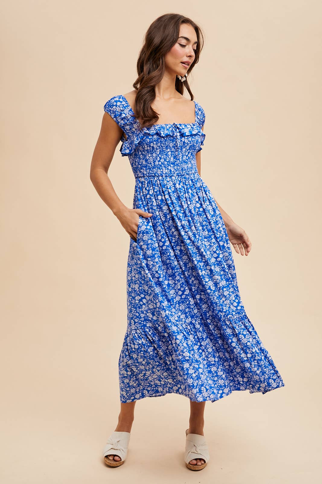 SMOCKED FLORAL PRINT MAXI: Off-White / ILD6126-A