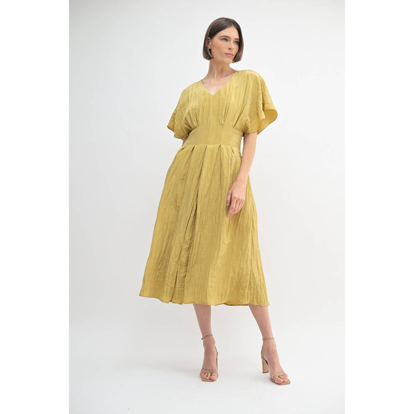 TEXTURE WOVEN V NECK PLEAT DETAIL MIDI DRESS: FAWN / FD67945_1