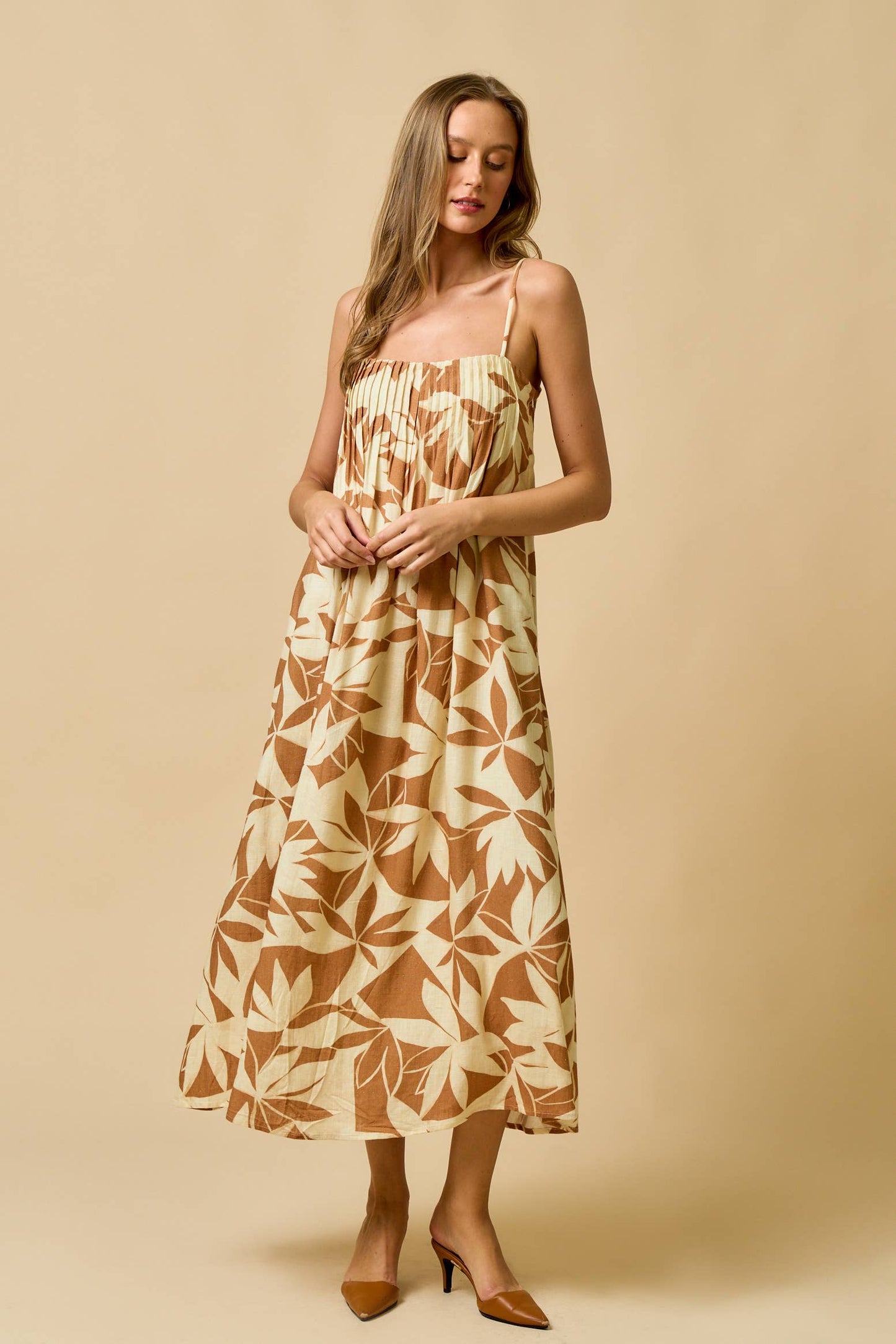 ILD5289-2 Pleating Detailed Print Maxi Dress : MOCHA