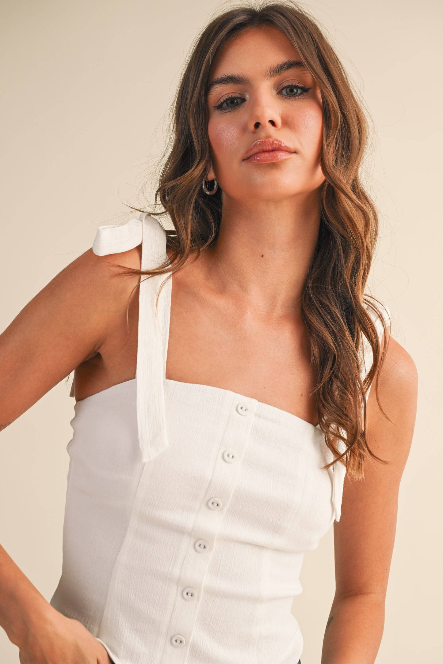 IT4219 STRETCHY LINEN BUTTON DOWN TIE STRAP TOP: Black