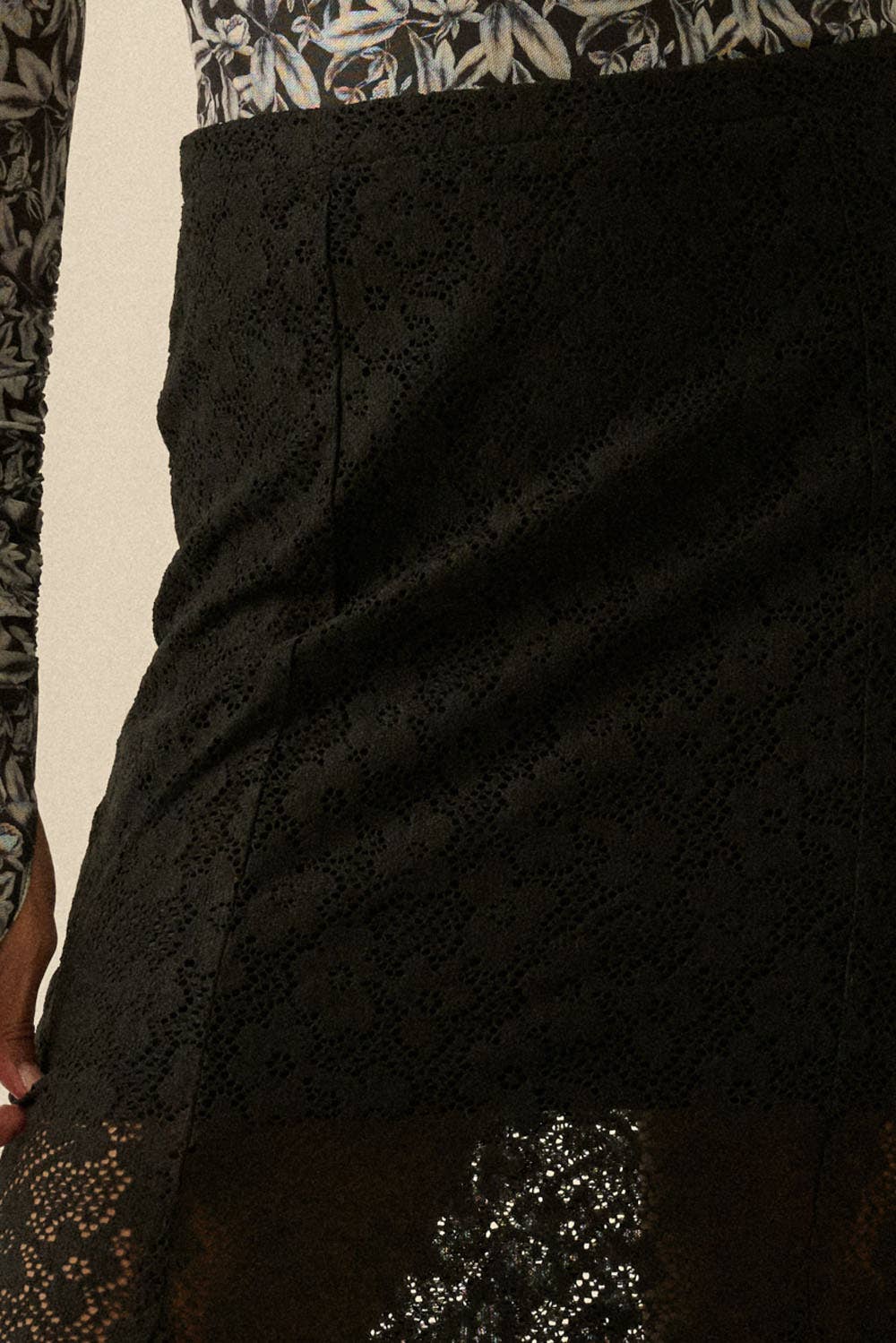 Floral Crochet Lace Fitted Mermaid Maxi Skirt: Black / FSB0126