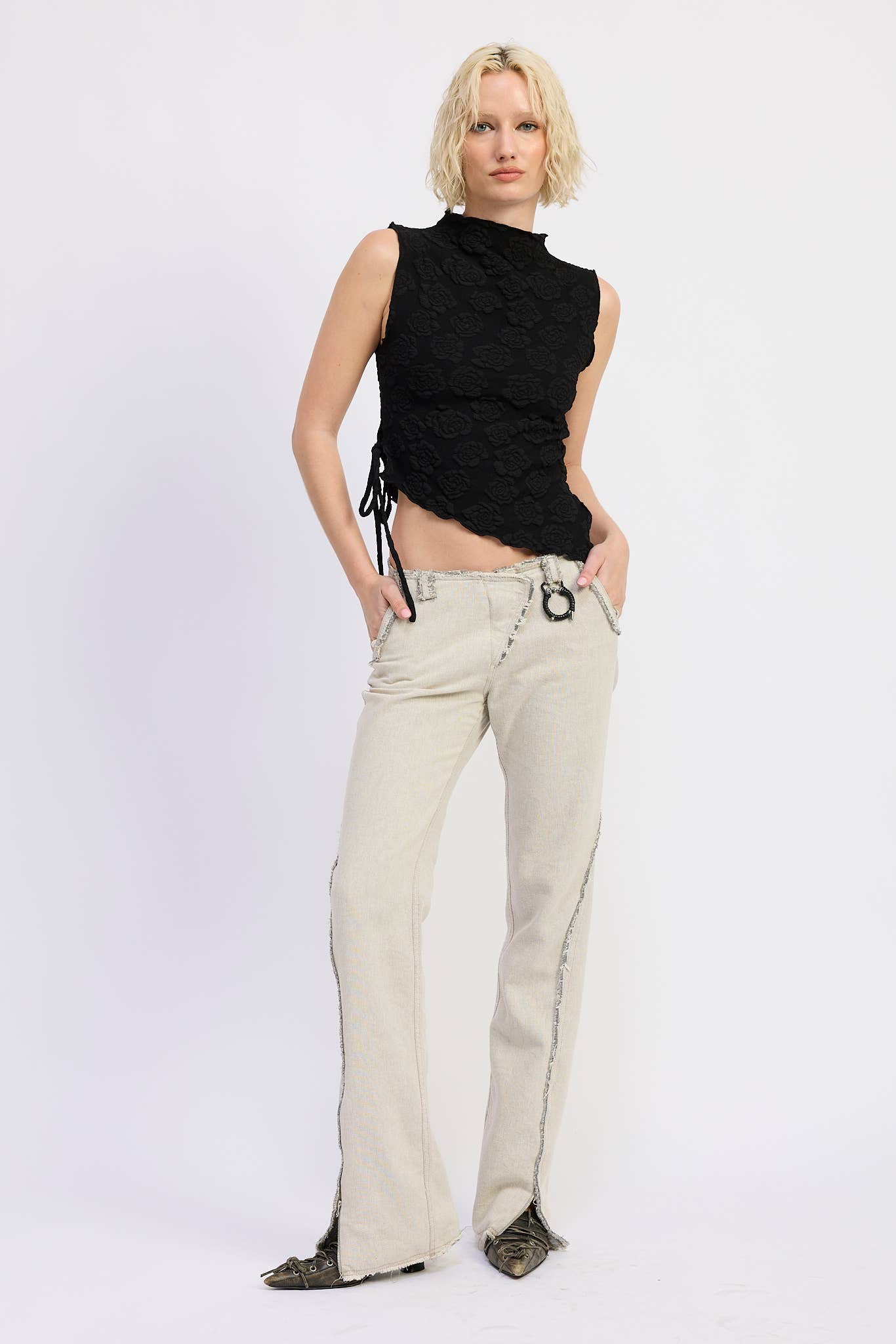 MOCK NECK SLEEVELESS TOP WITH SIDE TIE: BLACK / IPG3229T