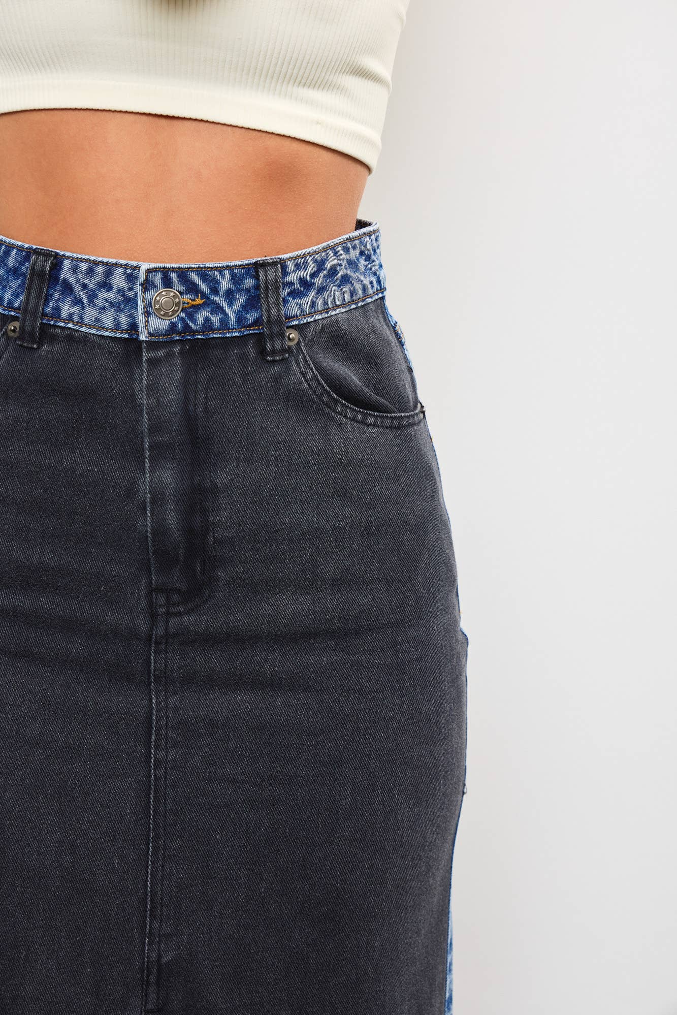 FRONT SLIT DENIM SKIRT: WASHED DENIM / DS0666