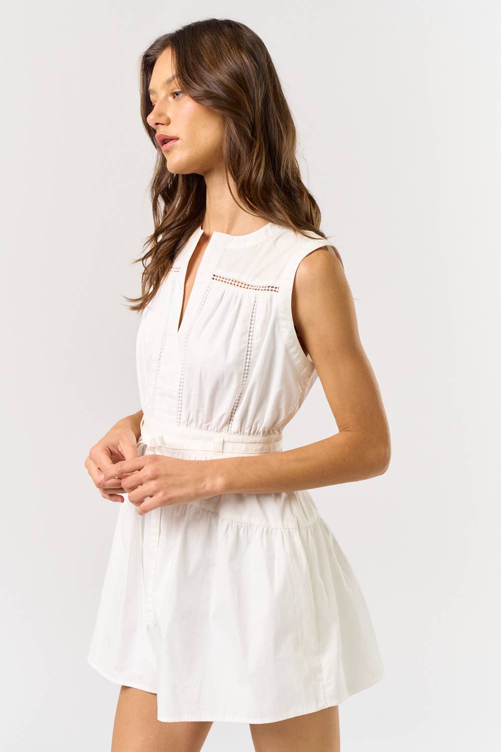ILR5252 SLEEVELESS WAIST TIE ROMPER : OFF WHITE