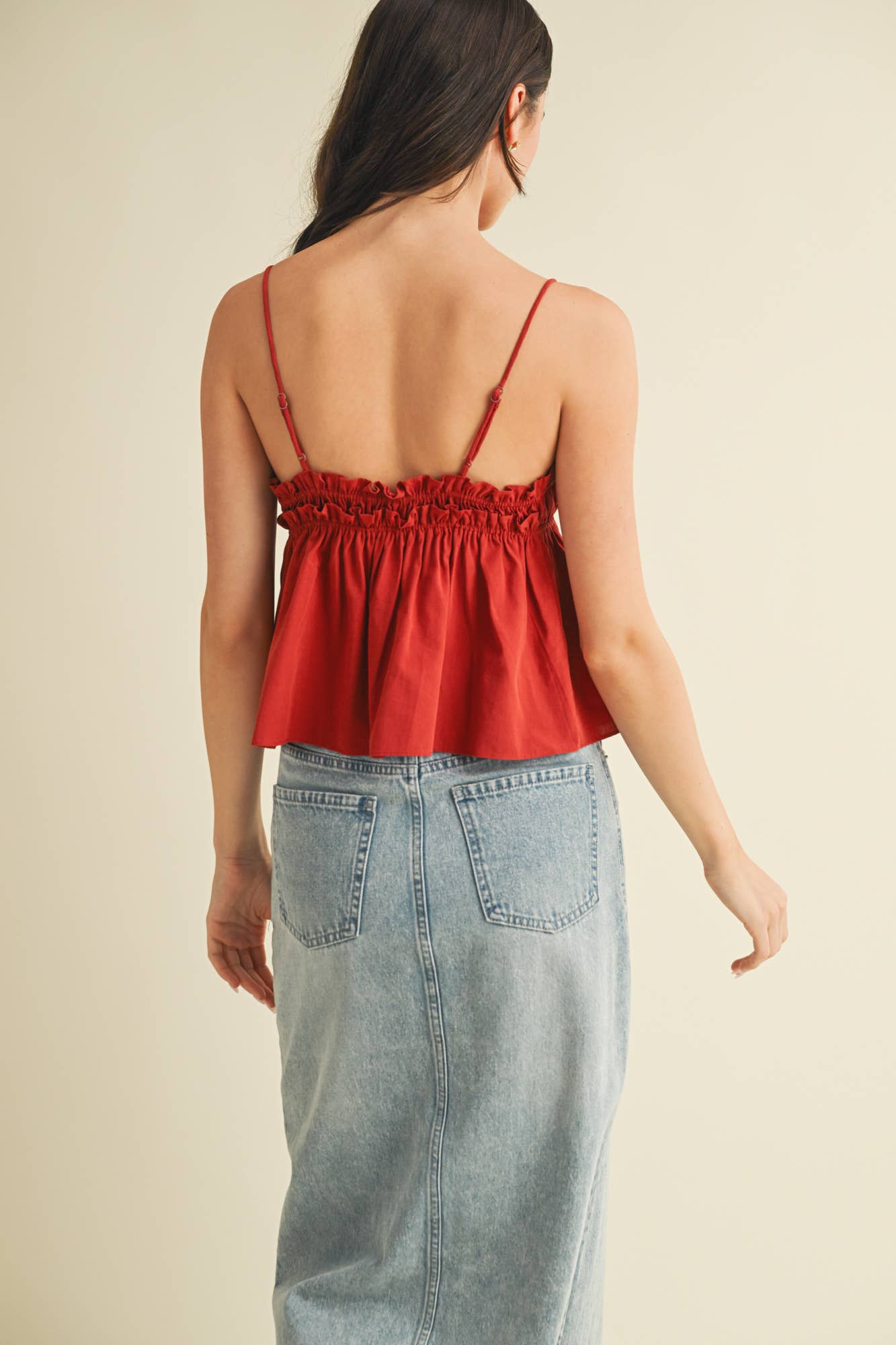 ELASTIC RUFFLE V NECK TIED CAMI TOP: Black / S24612
