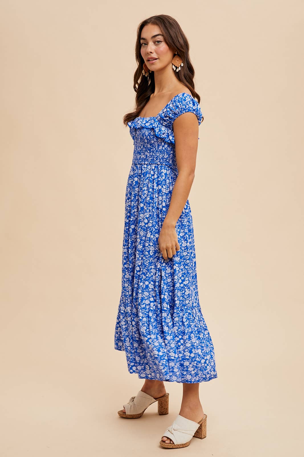 SMOCKED FLORAL PRINT MAXI: Off-White / ILD6126-A